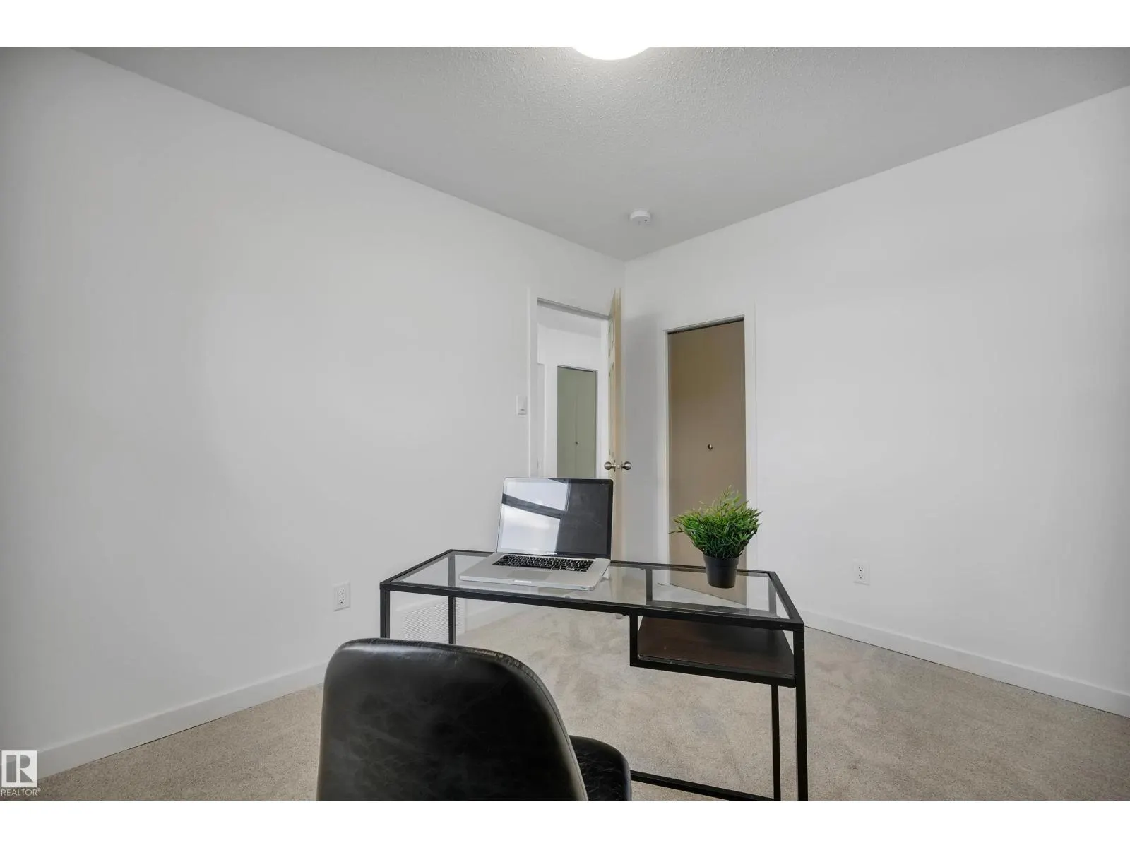 9304 71 AV NW