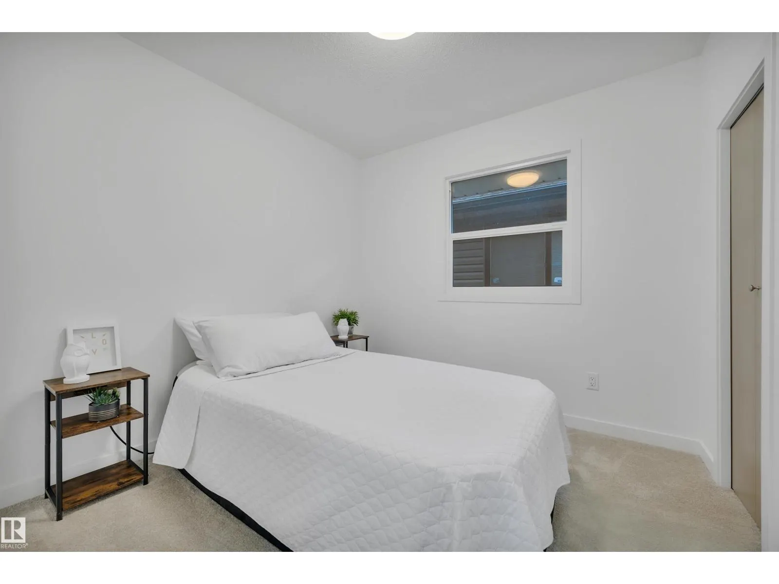 9304 71 AV NW