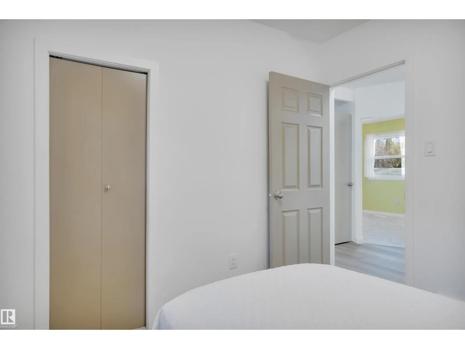 9304 71 AV NW