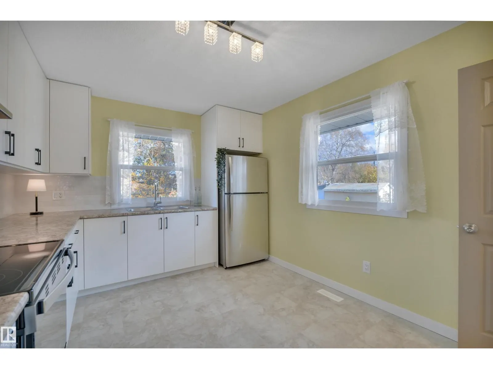 9304 71 AV NW