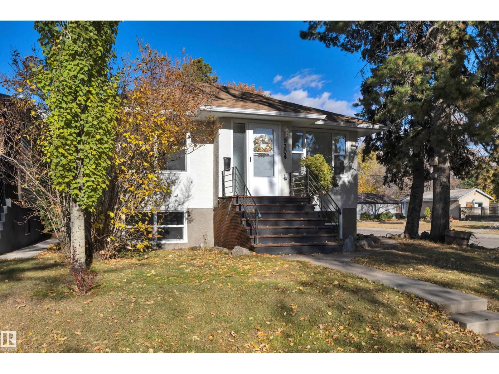 9304 71 AV NW