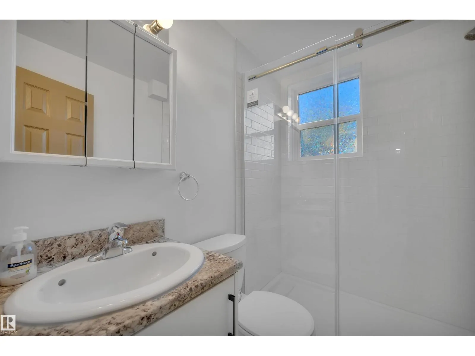 9304 71 AV NW