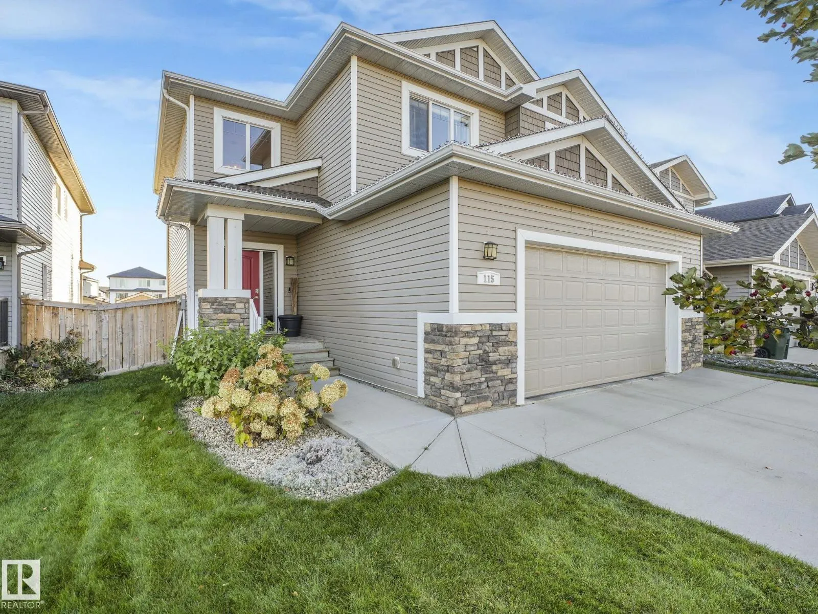 115 HILLDOWNS DR