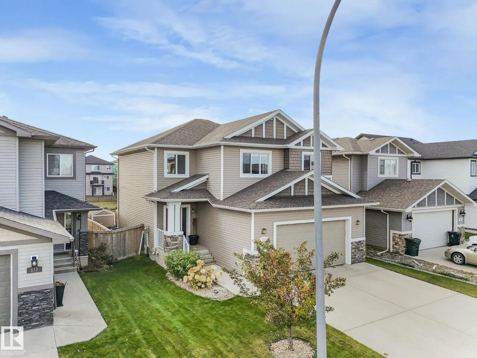 115 HILLDOWNS DR