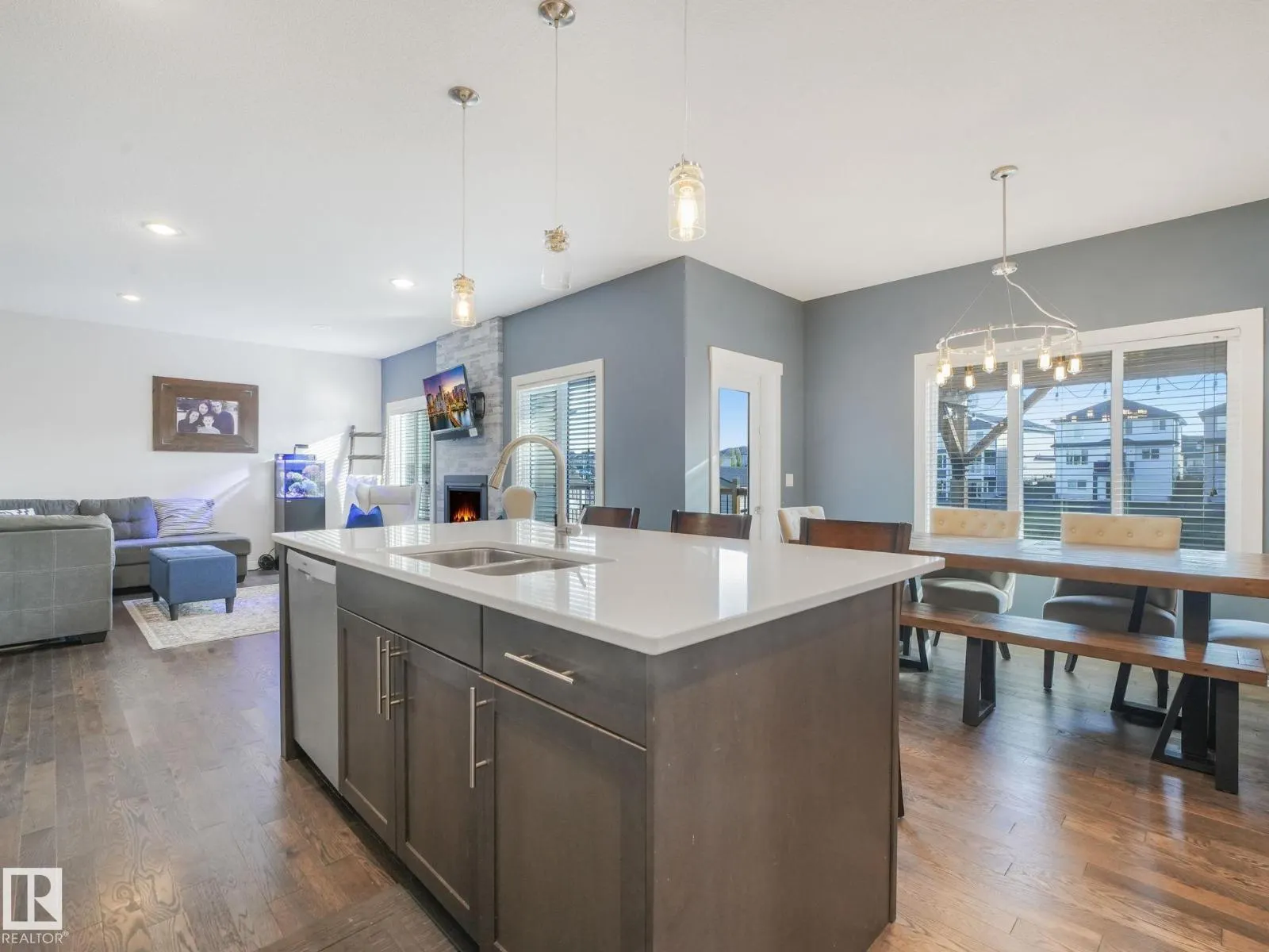 115 HILLDOWNS DR
