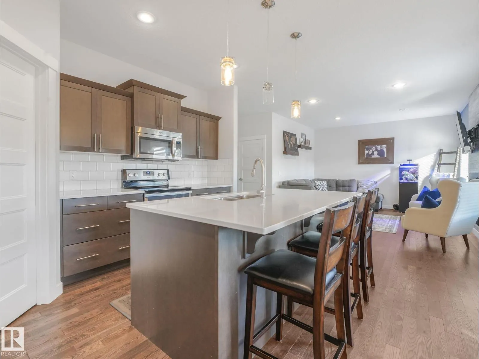 115 HILLDOWNS DR