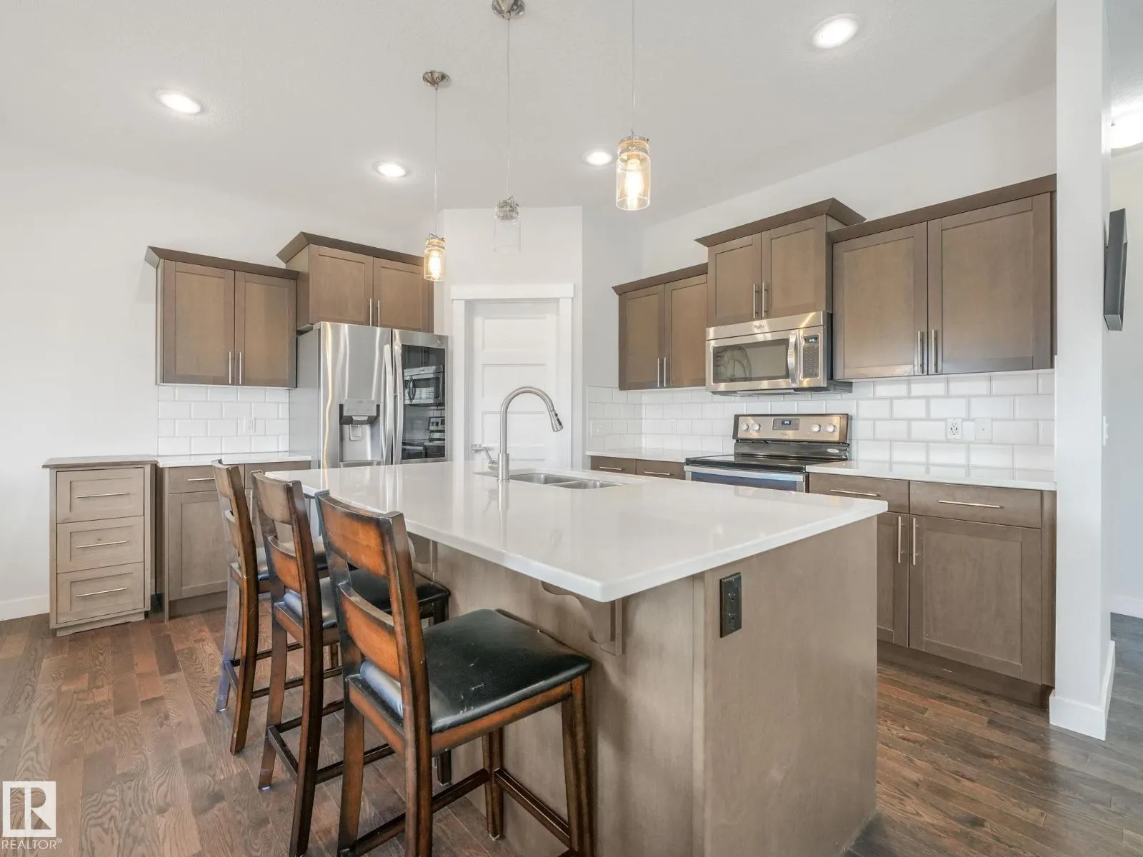 115 HILLDOWNS DR