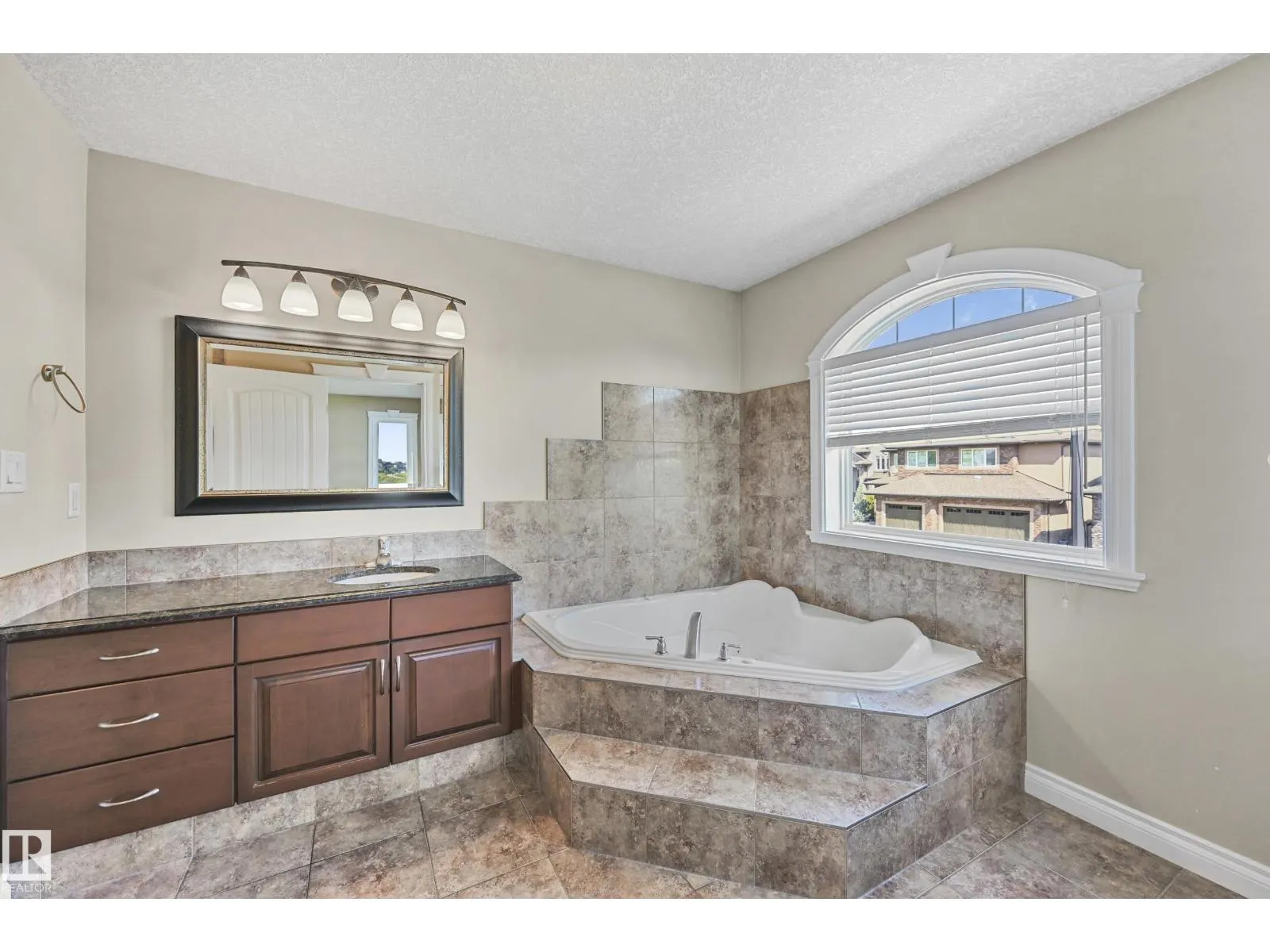 1213 ADAMSON DR SW
