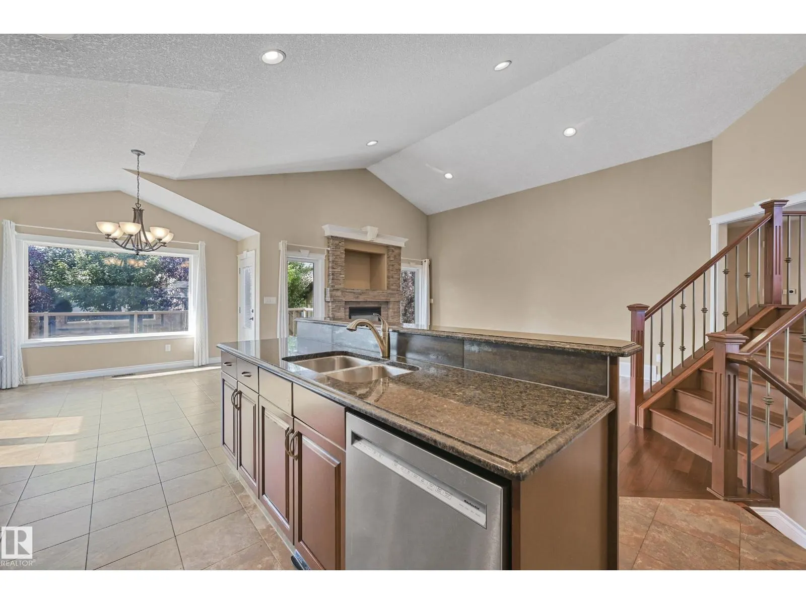 1213 ADAMSON DR SW