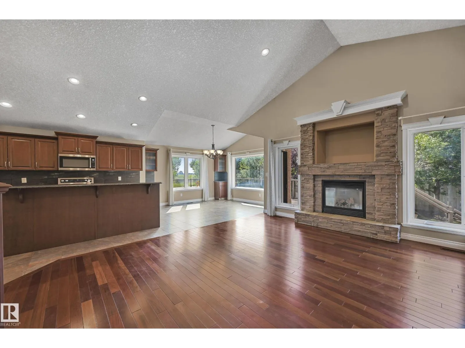 1213 ADAMSON DR SW