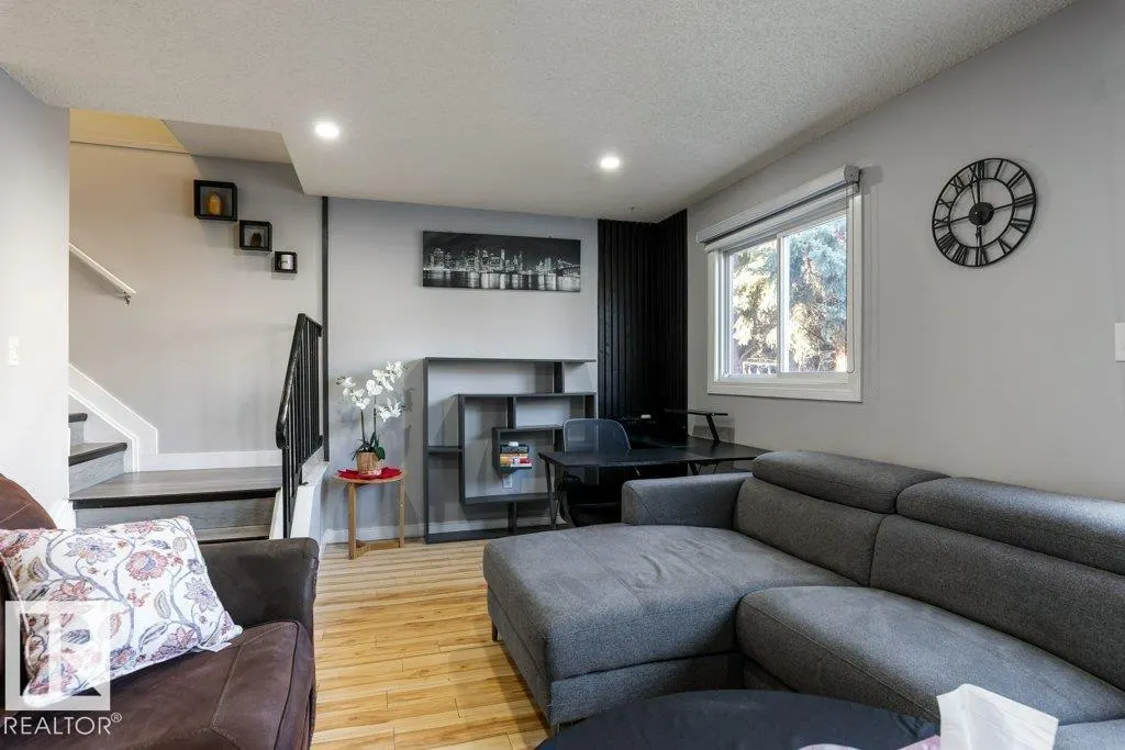 16487 115 ST NW