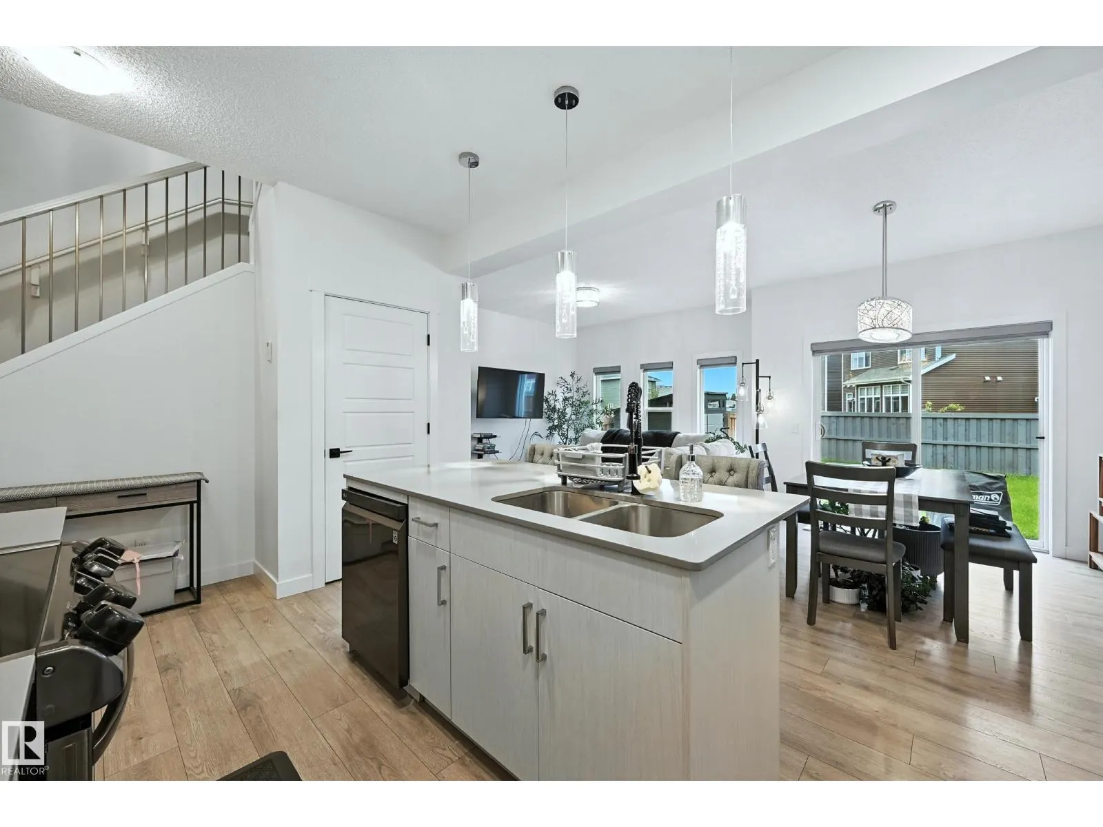 16603 31 AV SW