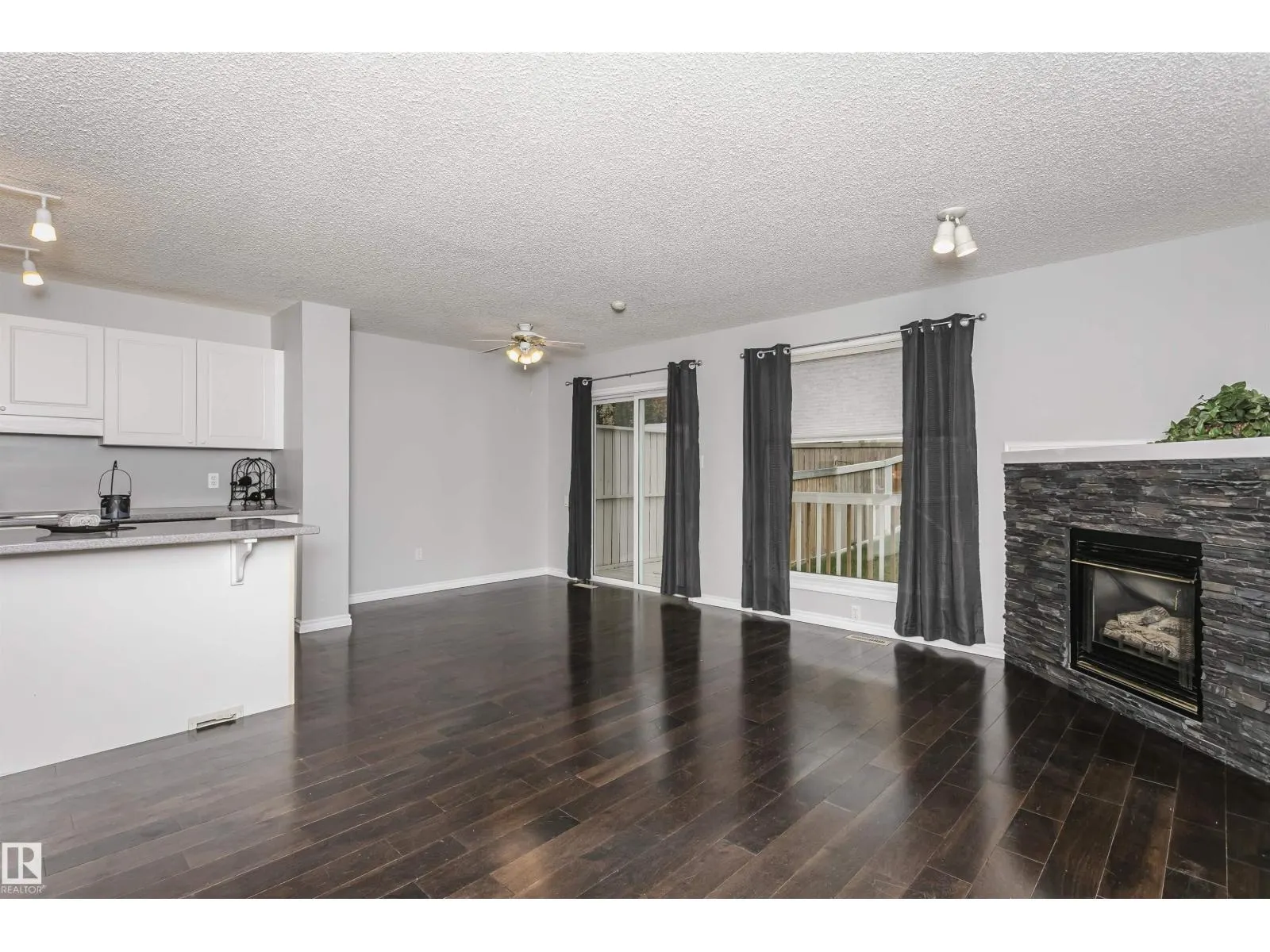 9142 165 AV NW