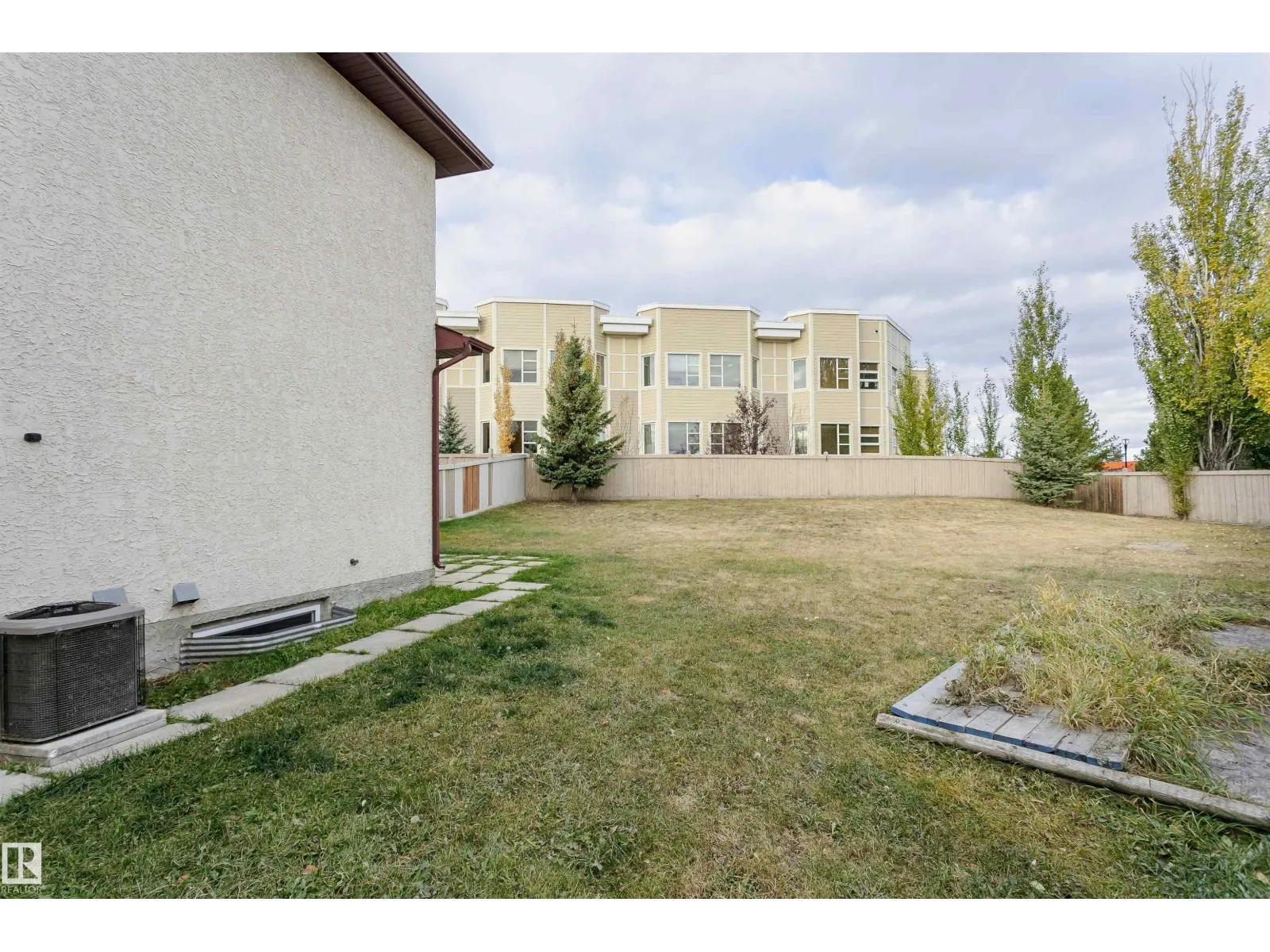 9142 165 AV NW