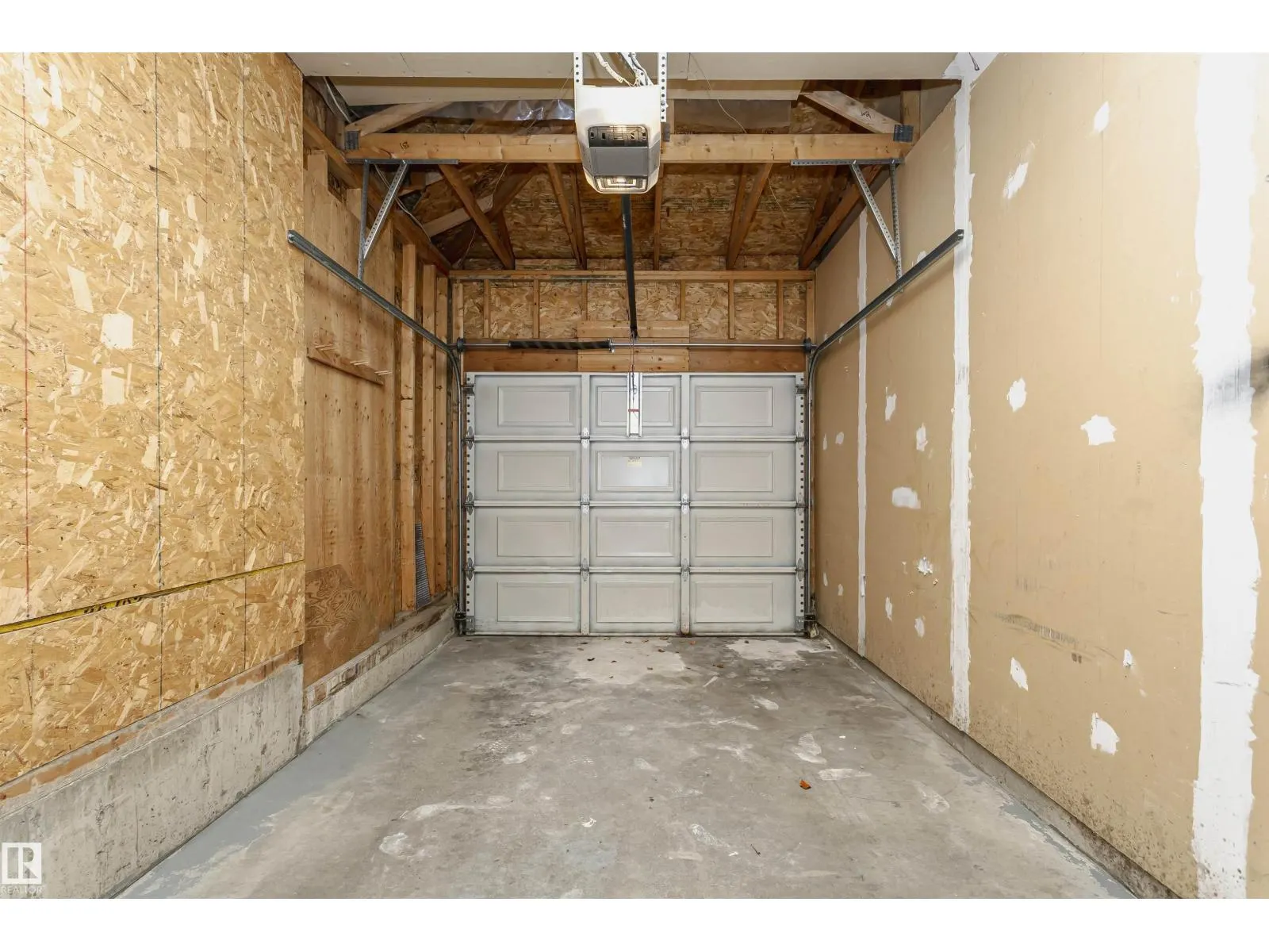9142 165 AV NW