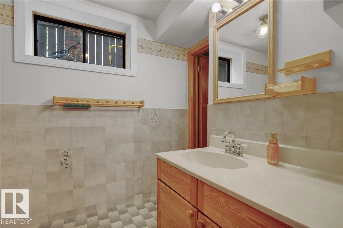 14717 48 AV NW