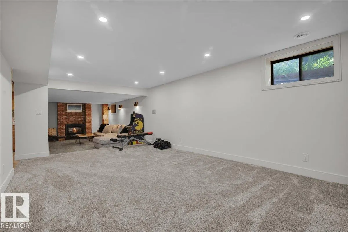 14717 48 AV NW