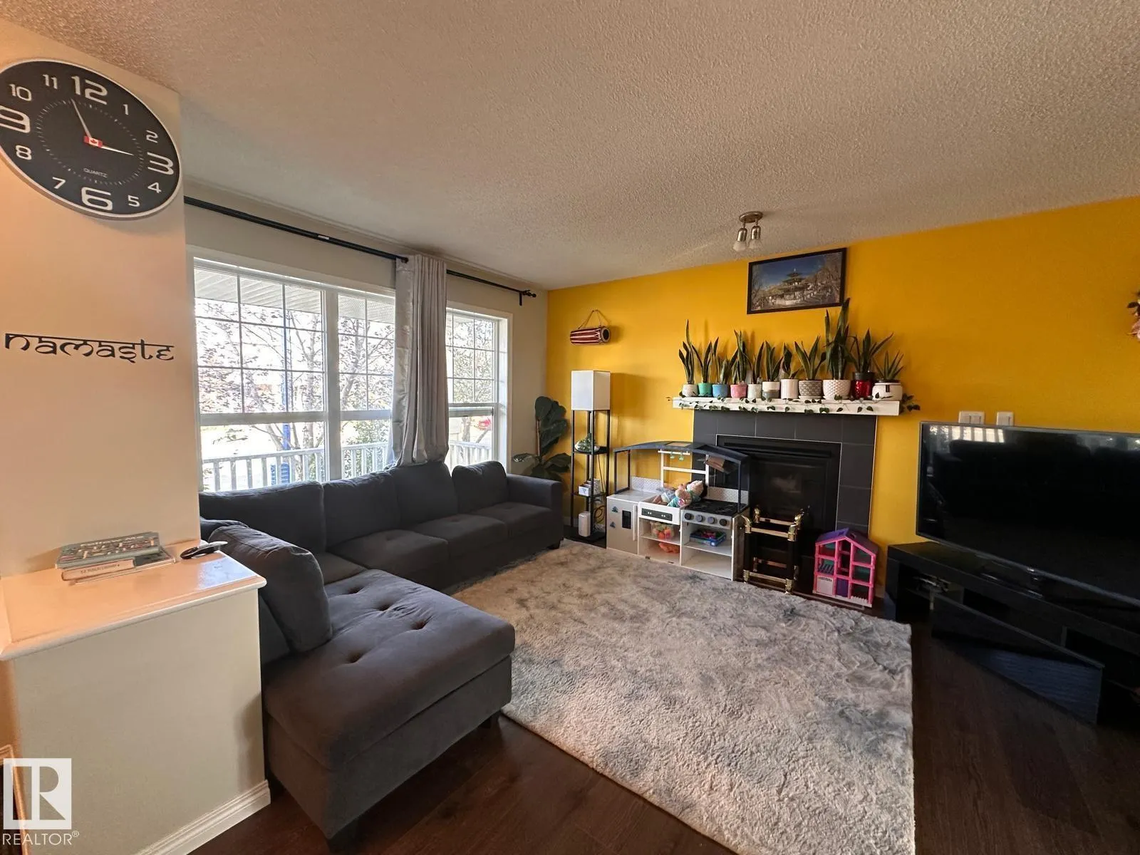 7315 22 AV SW