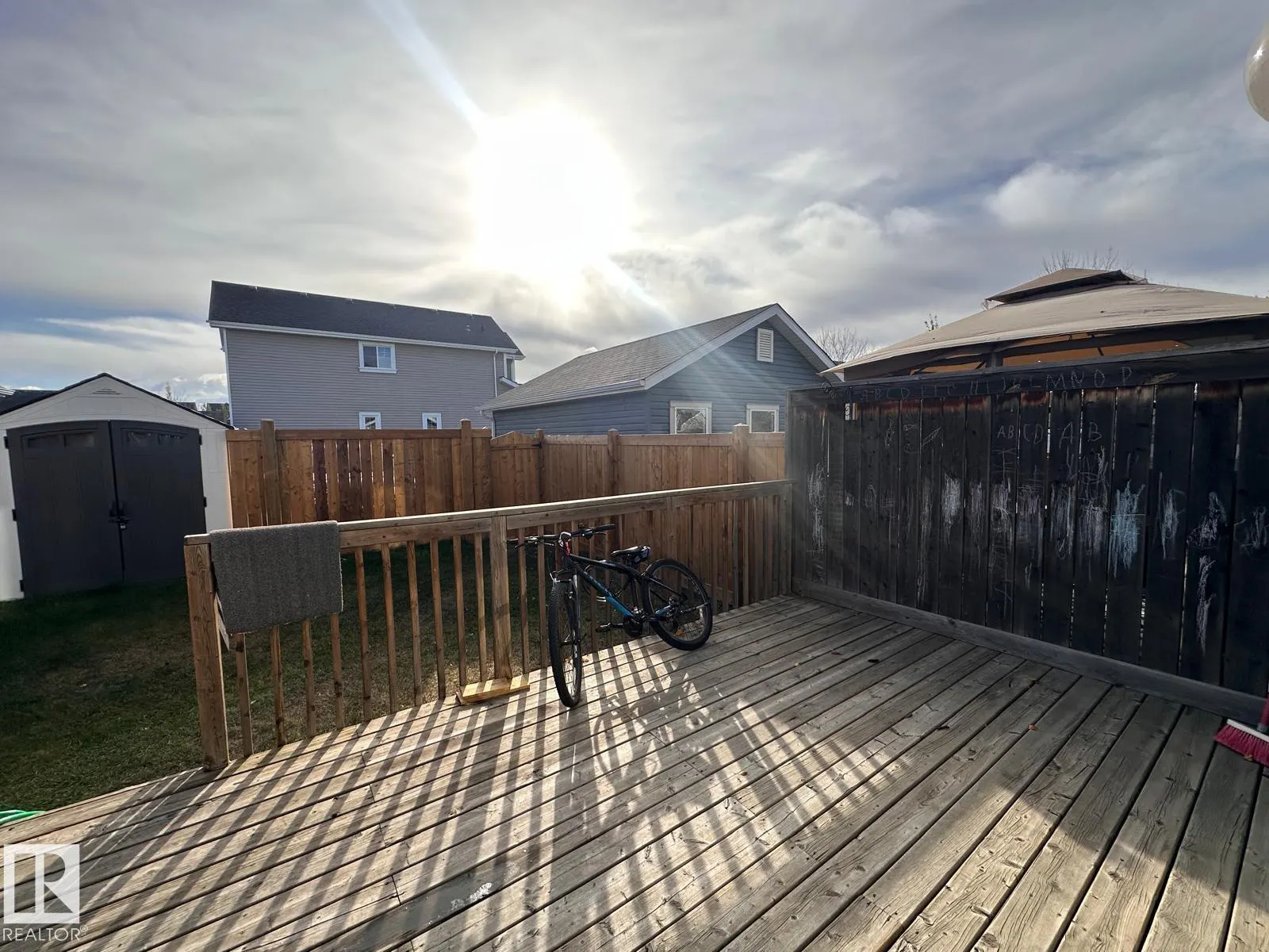 7315 22 AV SW