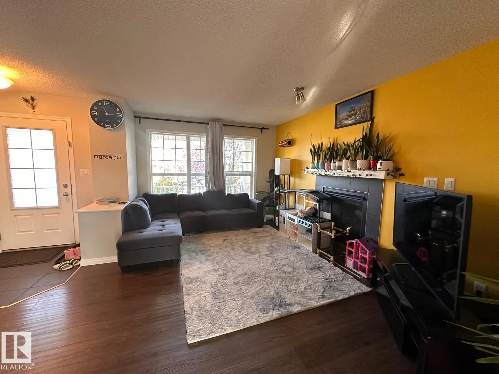 7315 22 AV SW