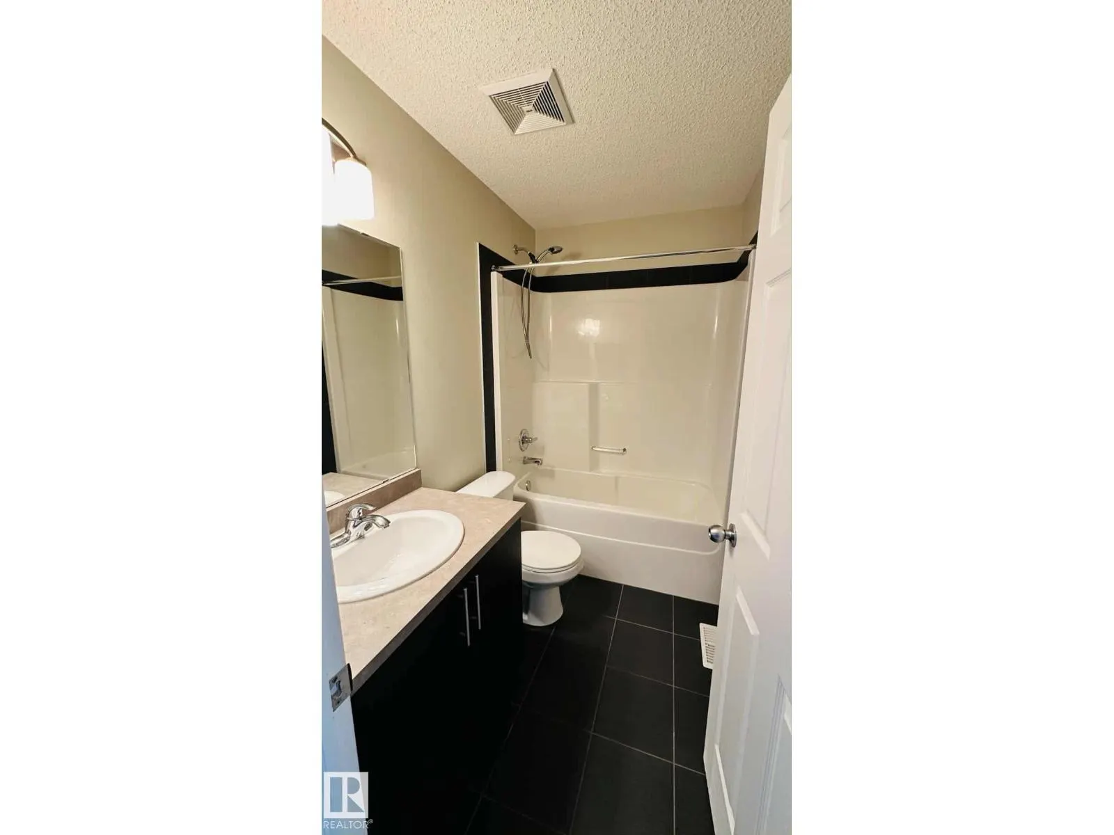 7315 22 AV SW