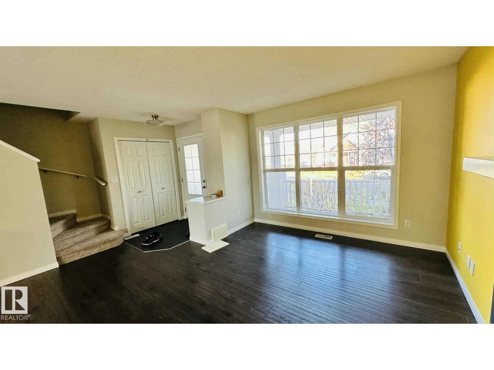 7315 22 AV SW