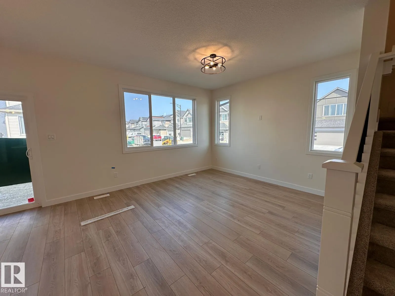 6304 KING WD SW