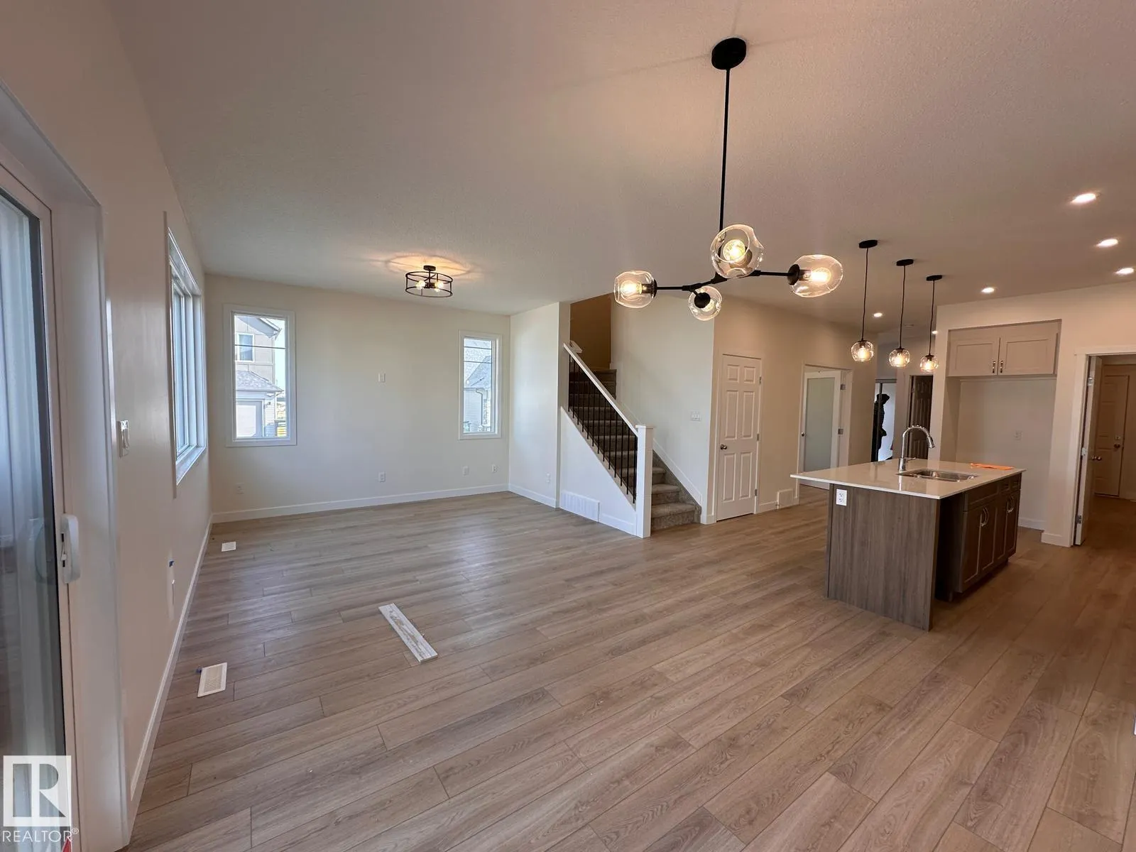 6304 KING WD SW