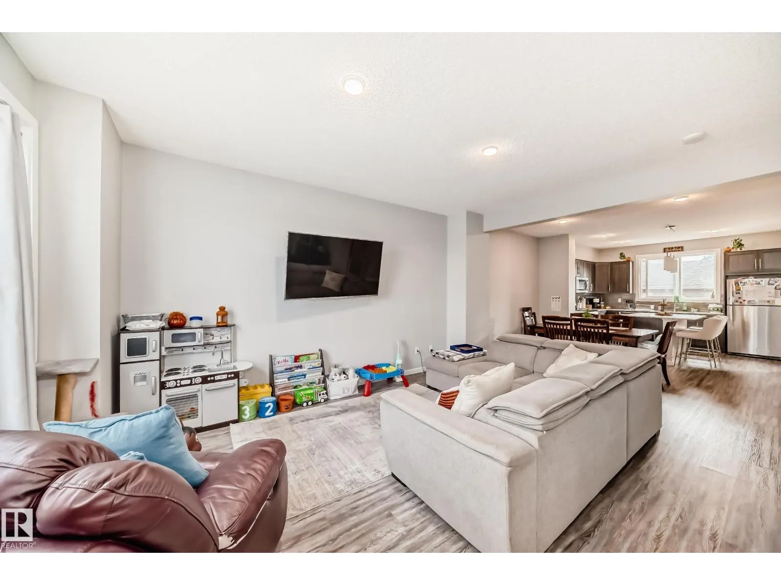2609 MAPLE WY NW