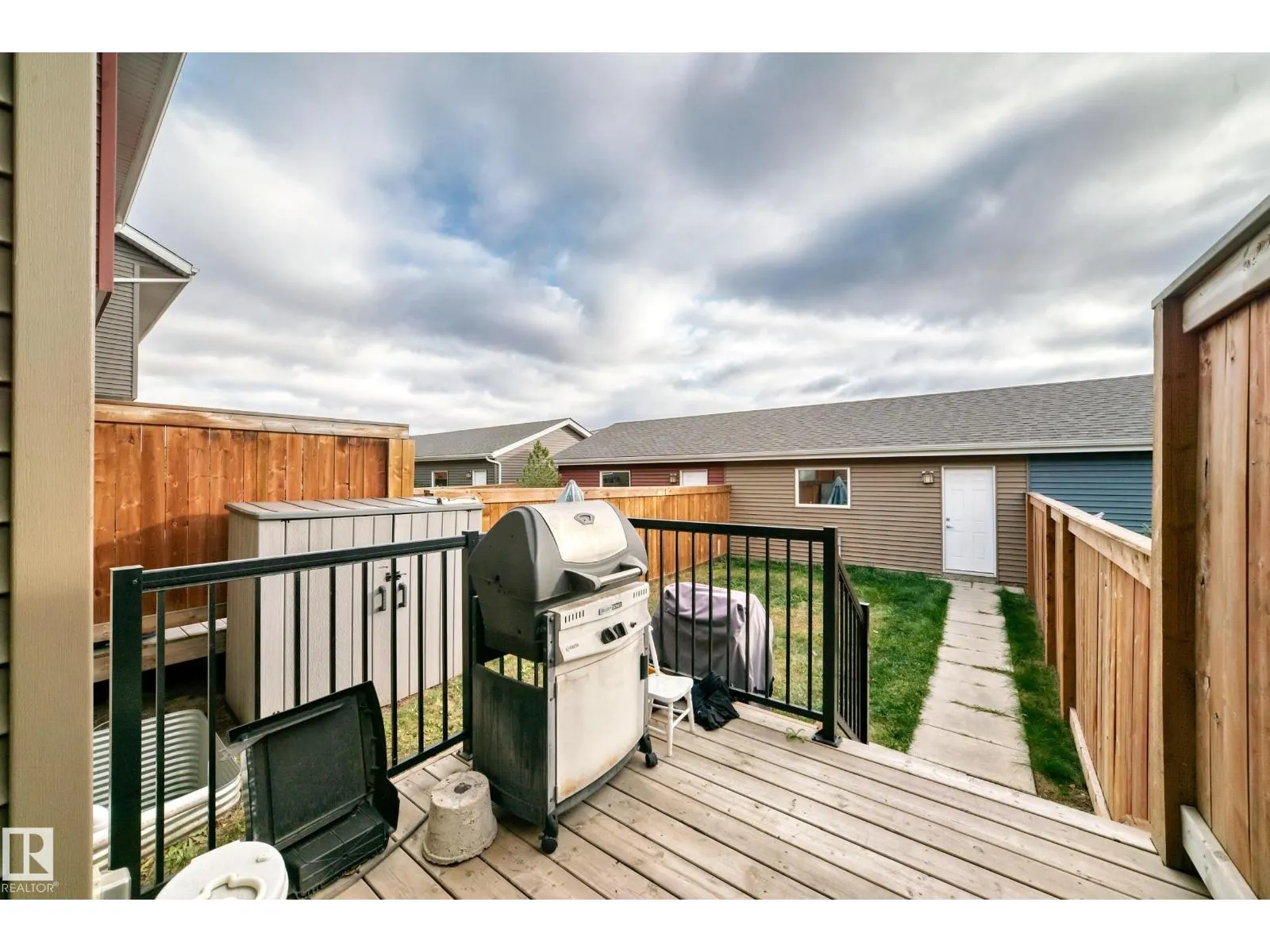2609 MAPLE WY NW