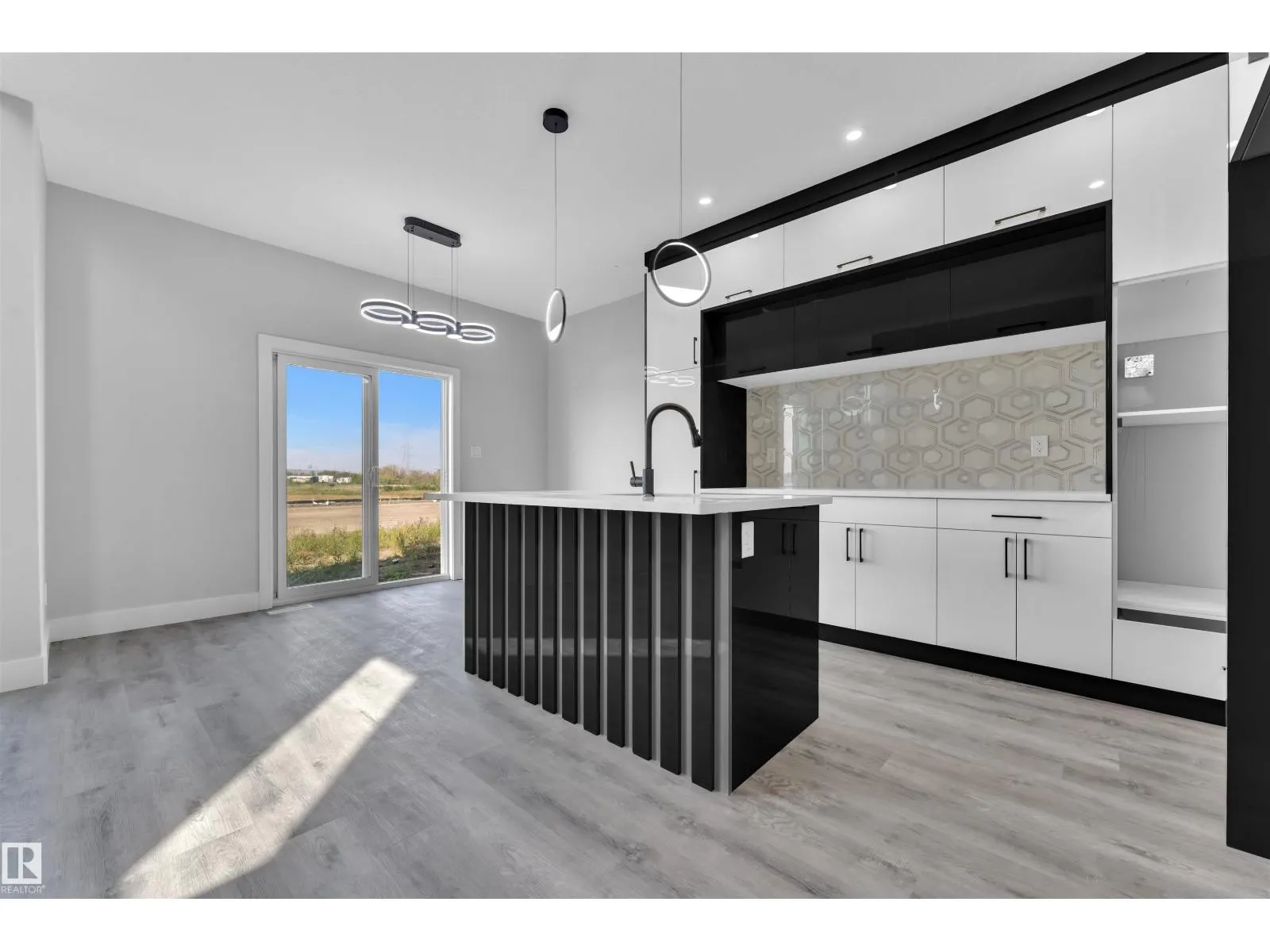 1914 155 AV NW