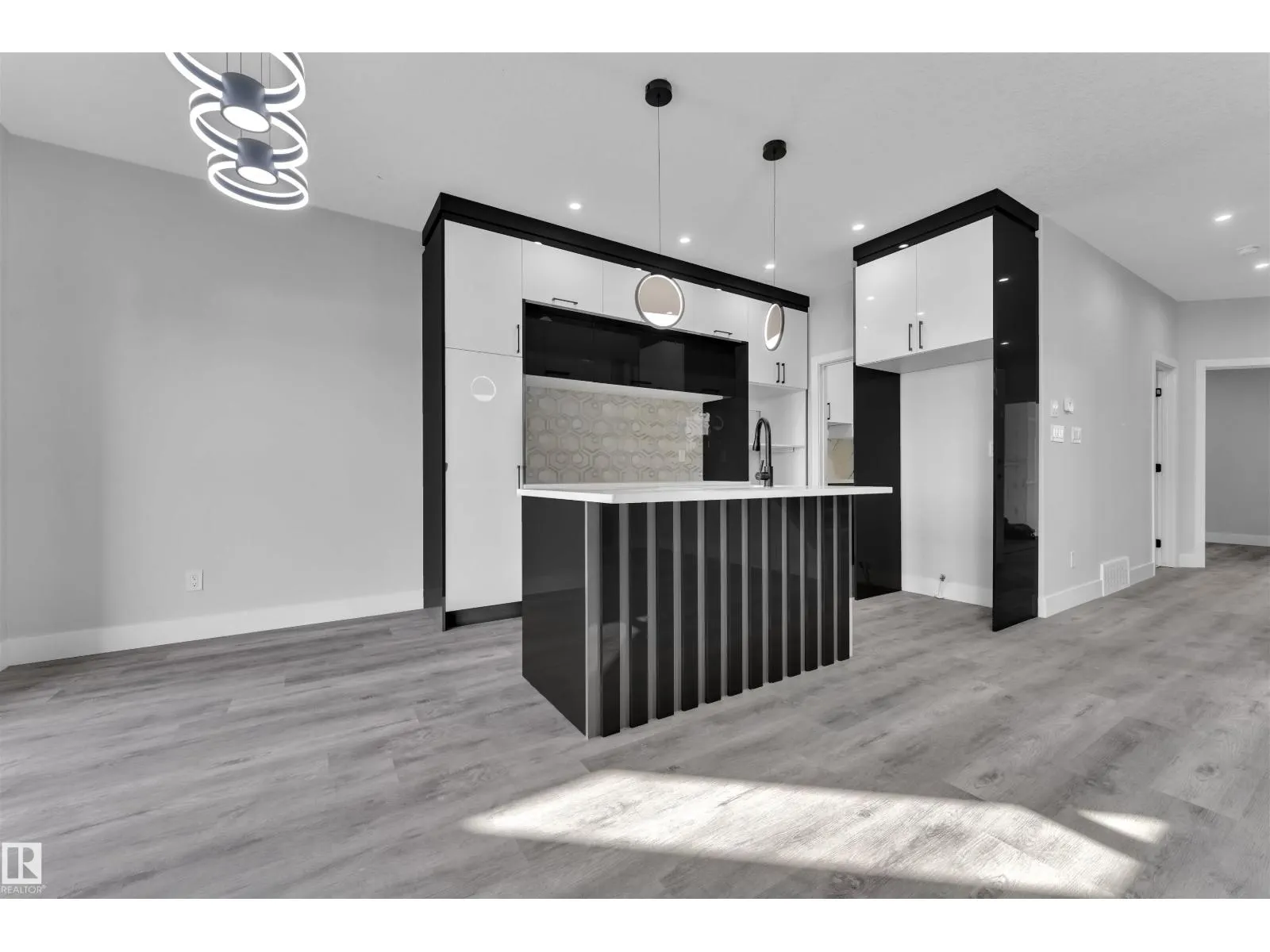 1914 155 AV NW