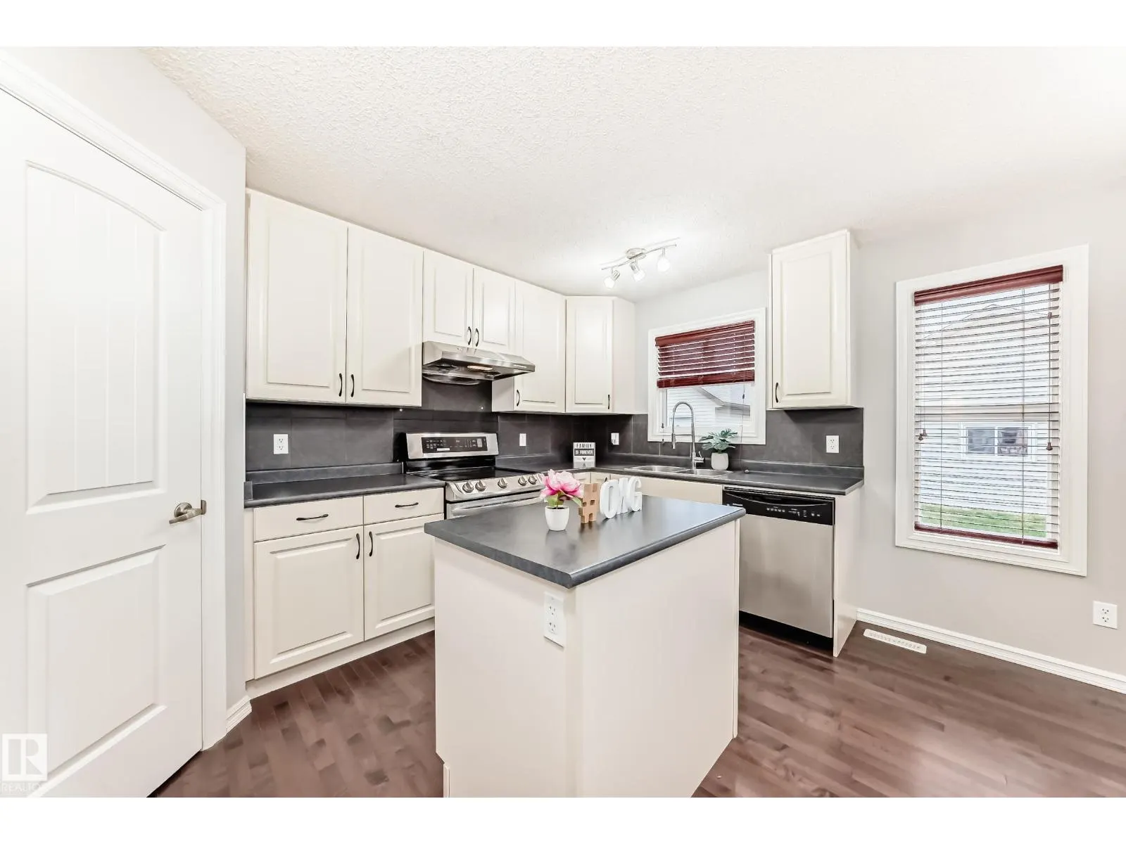 1515 TOWNE CENTRE BV NW