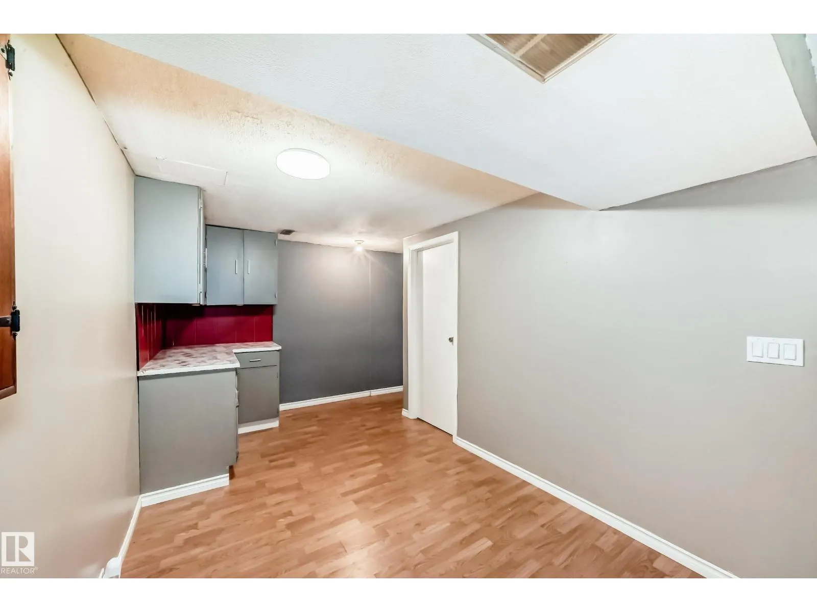 18215 80A AV NW