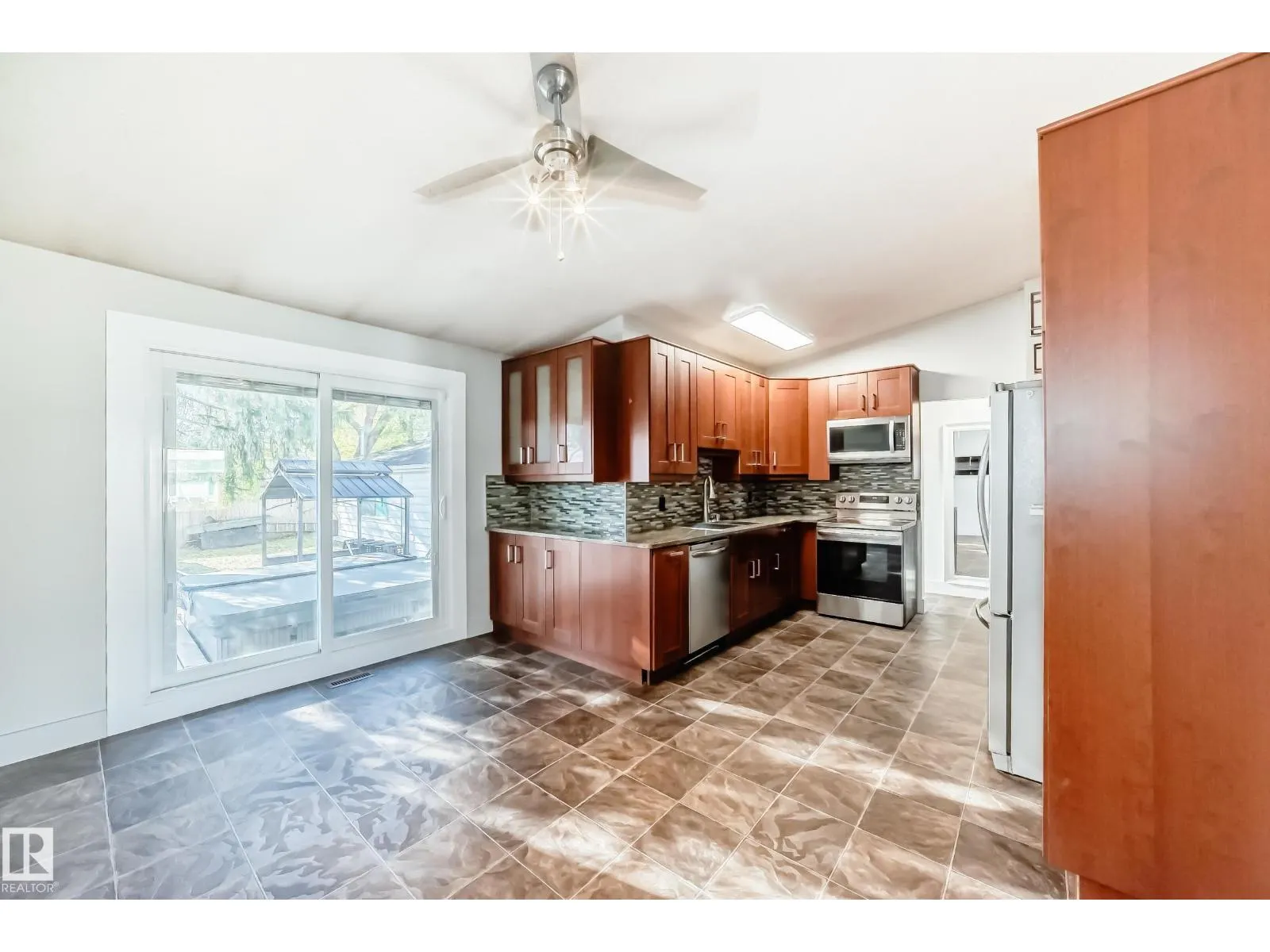 18215 80A AV NW