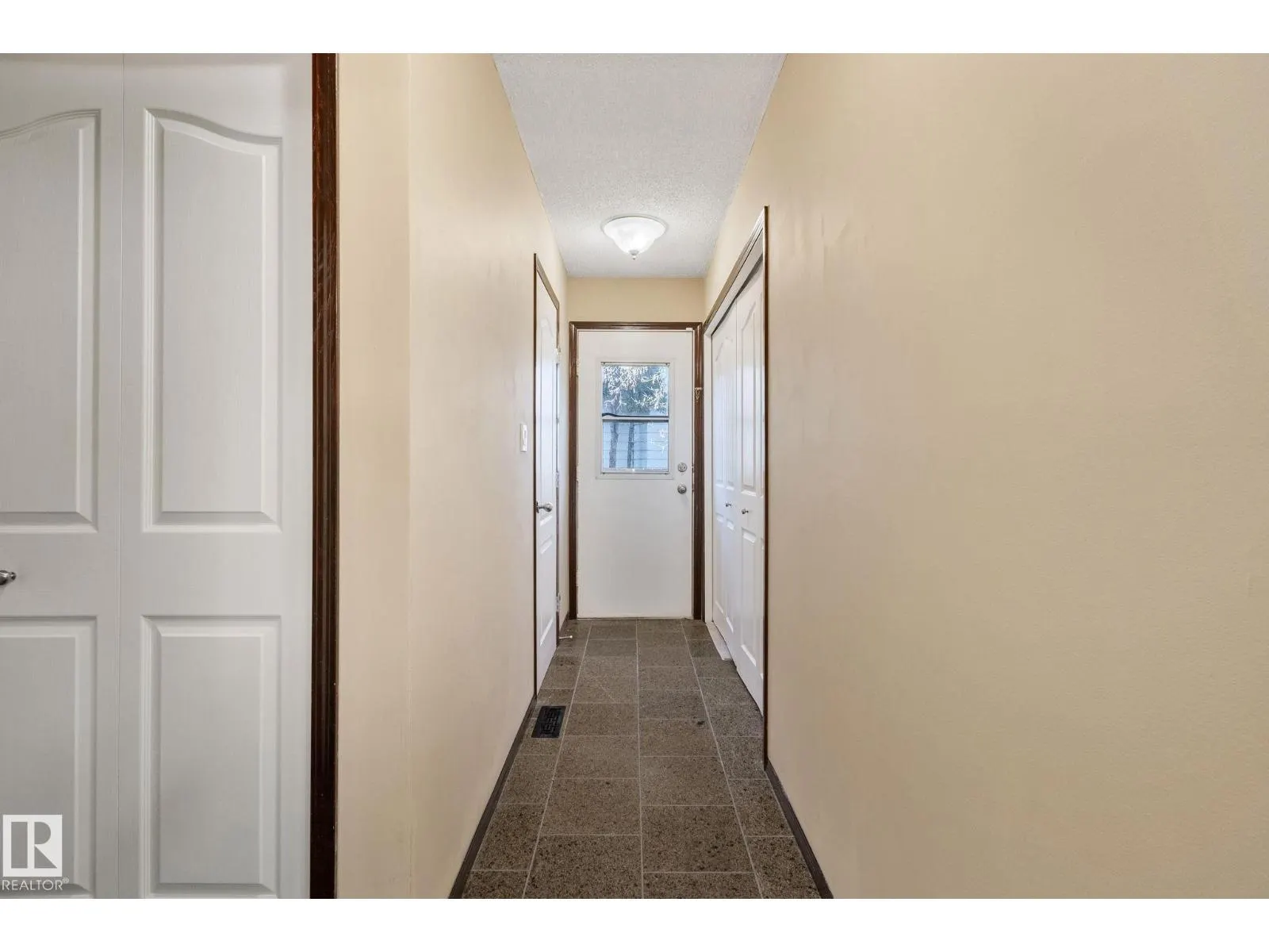 12218 143 AV NW