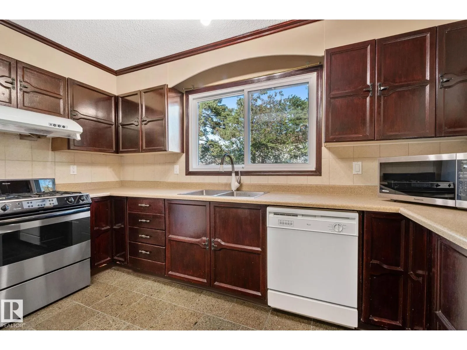 12218 143 AV NW