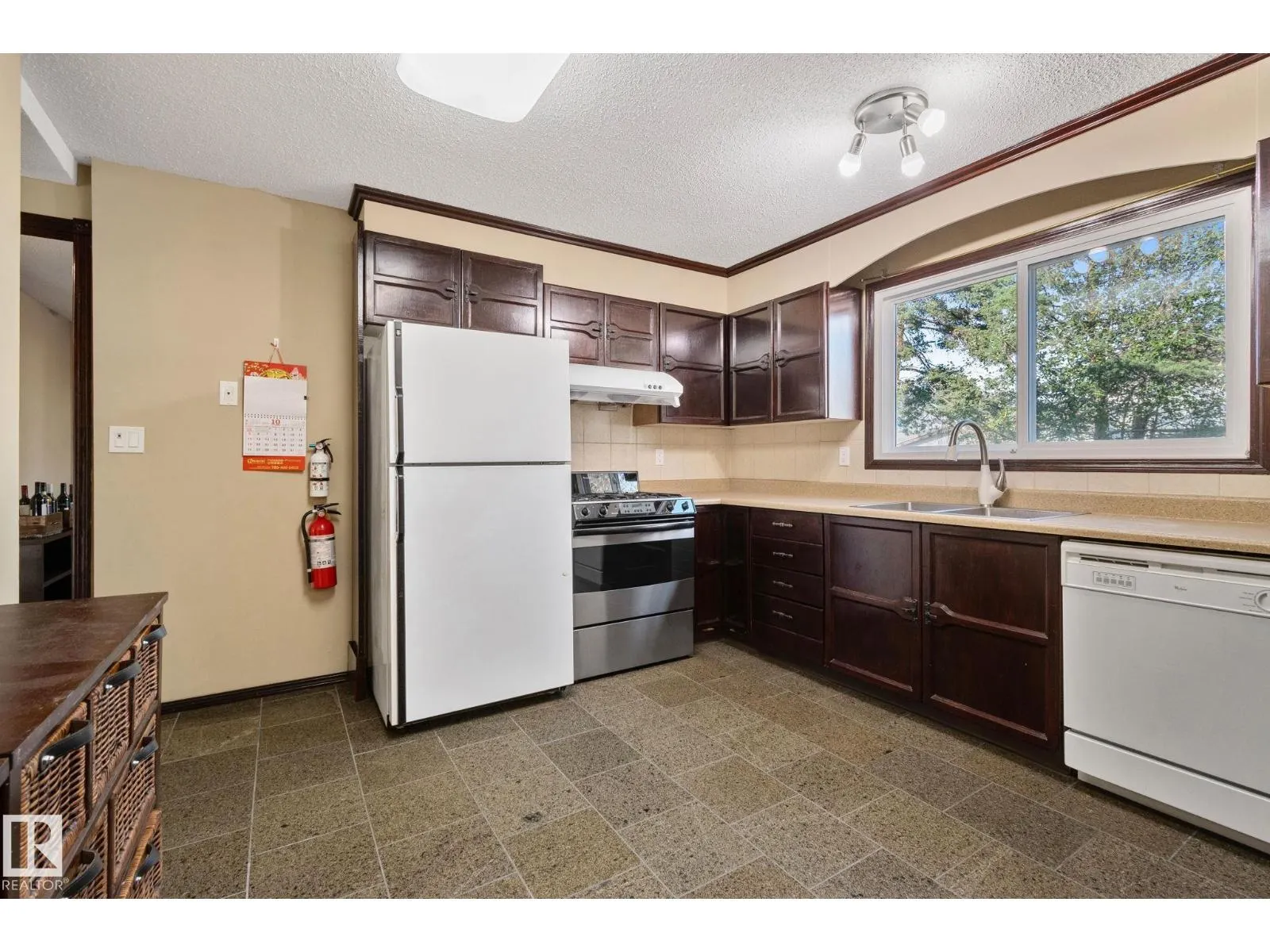 12218 143 AV NW