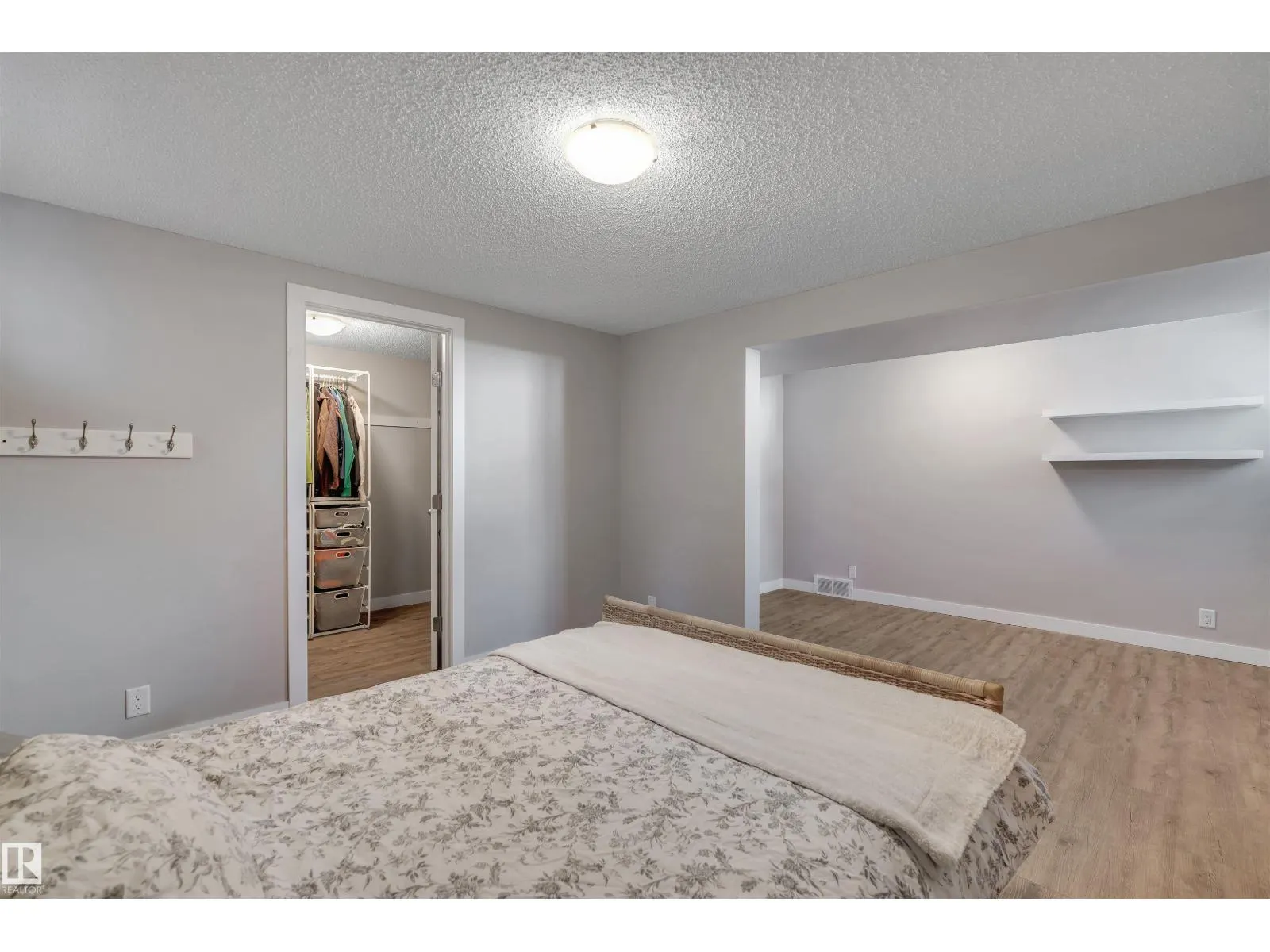 232 Rachview PL NW