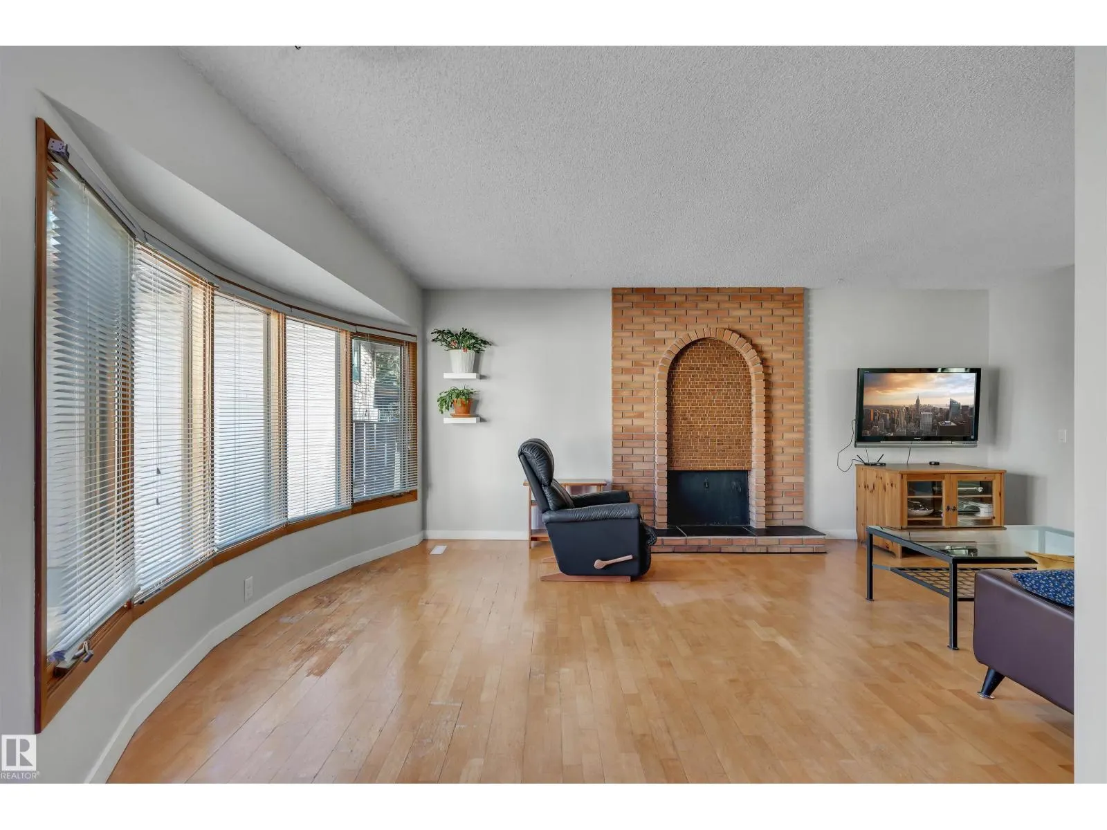 232 Rachview PL NW