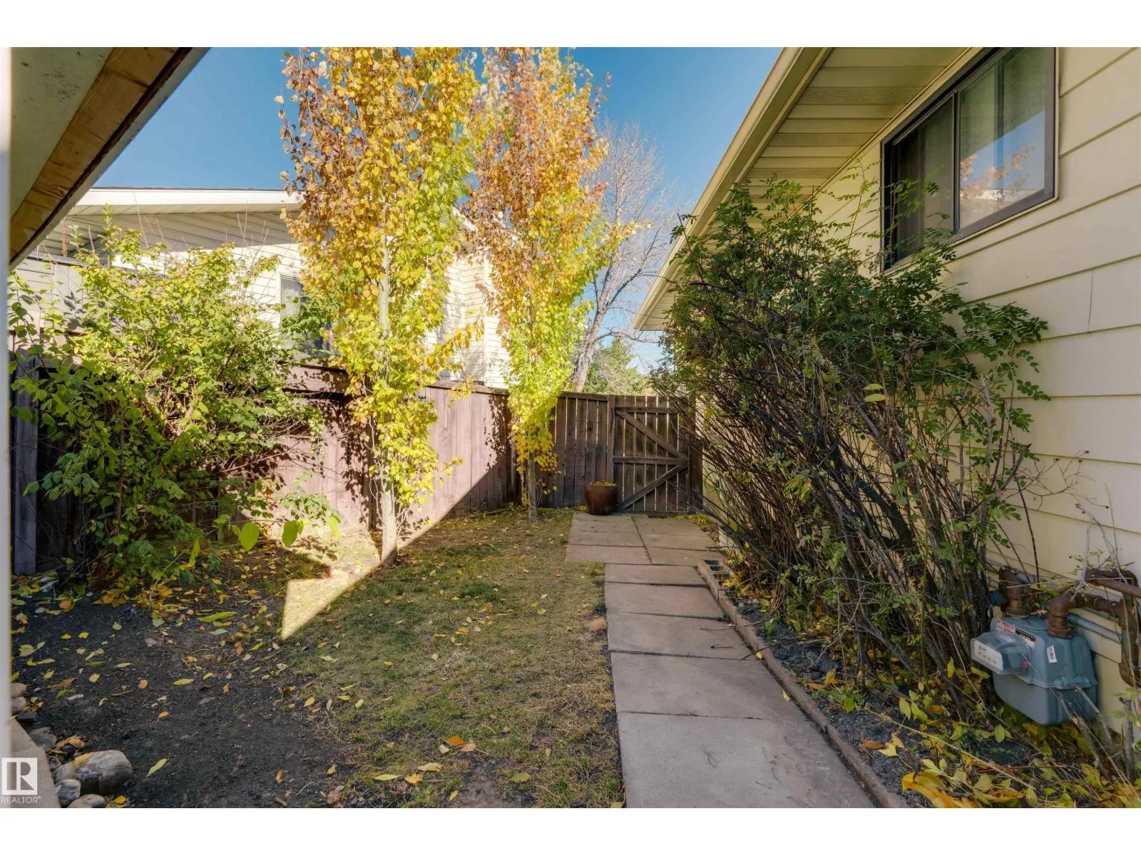 232 Rachview PL NW