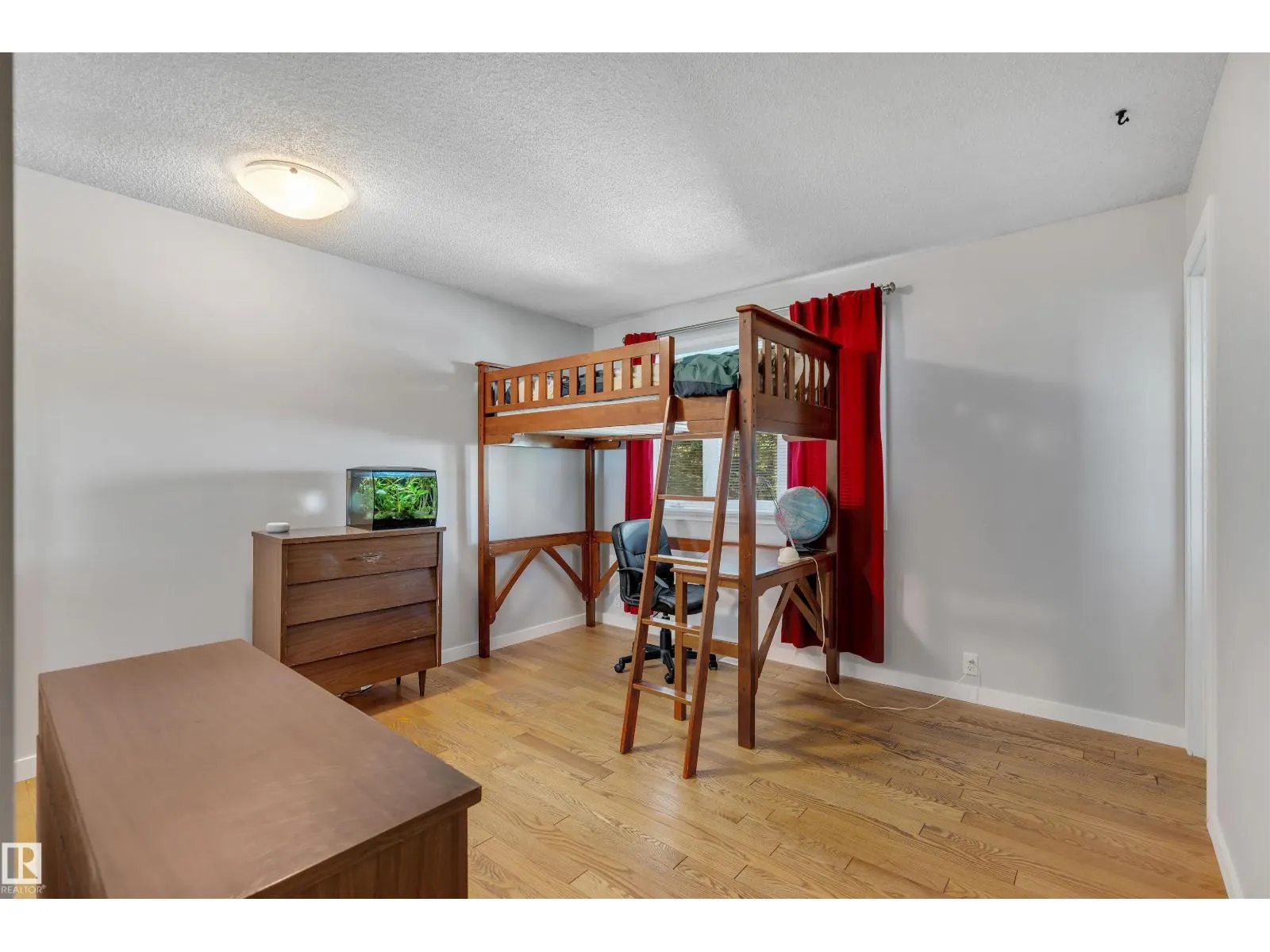 232 Rachview PL NW