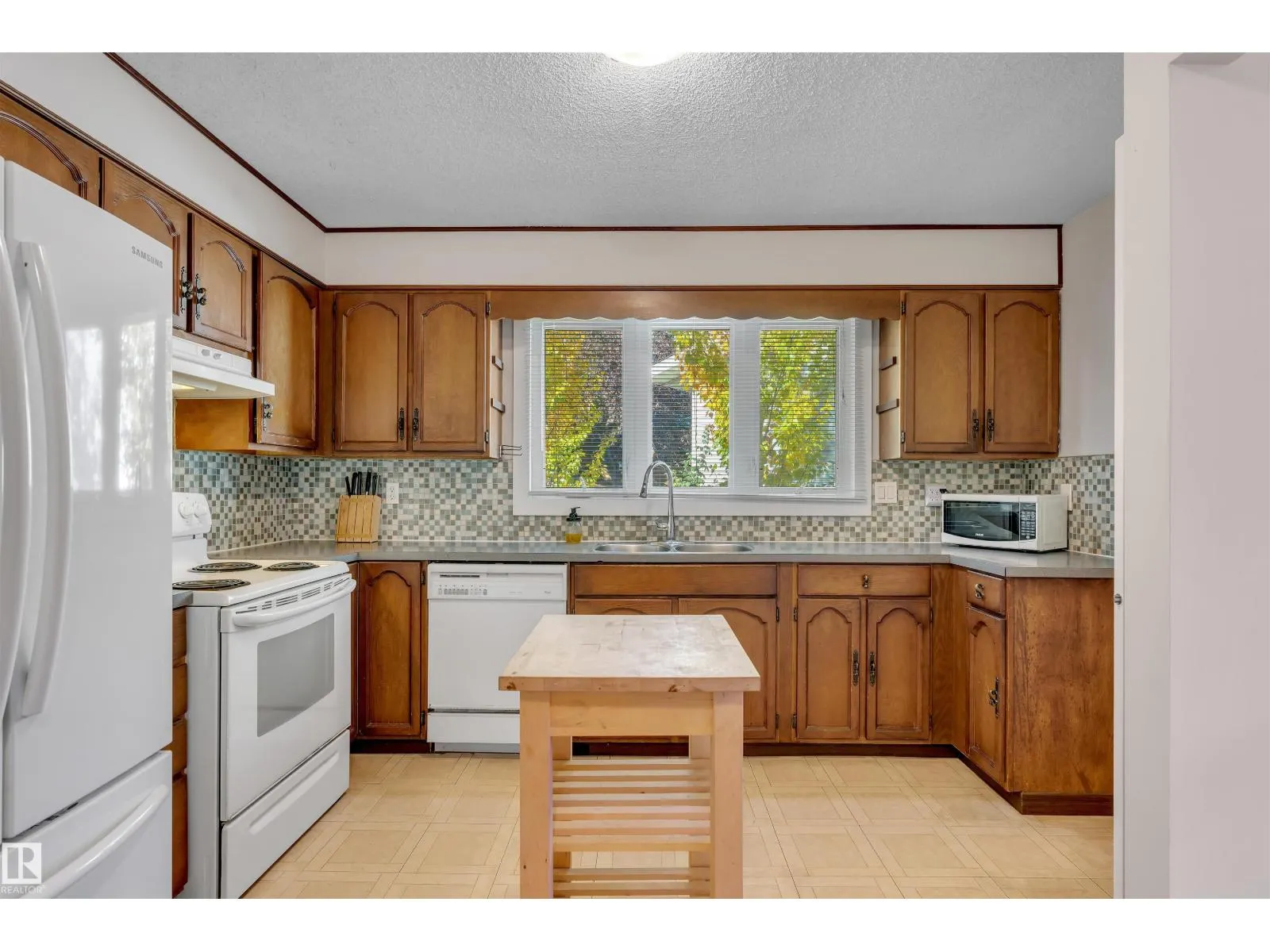 232 Rachview PL NW