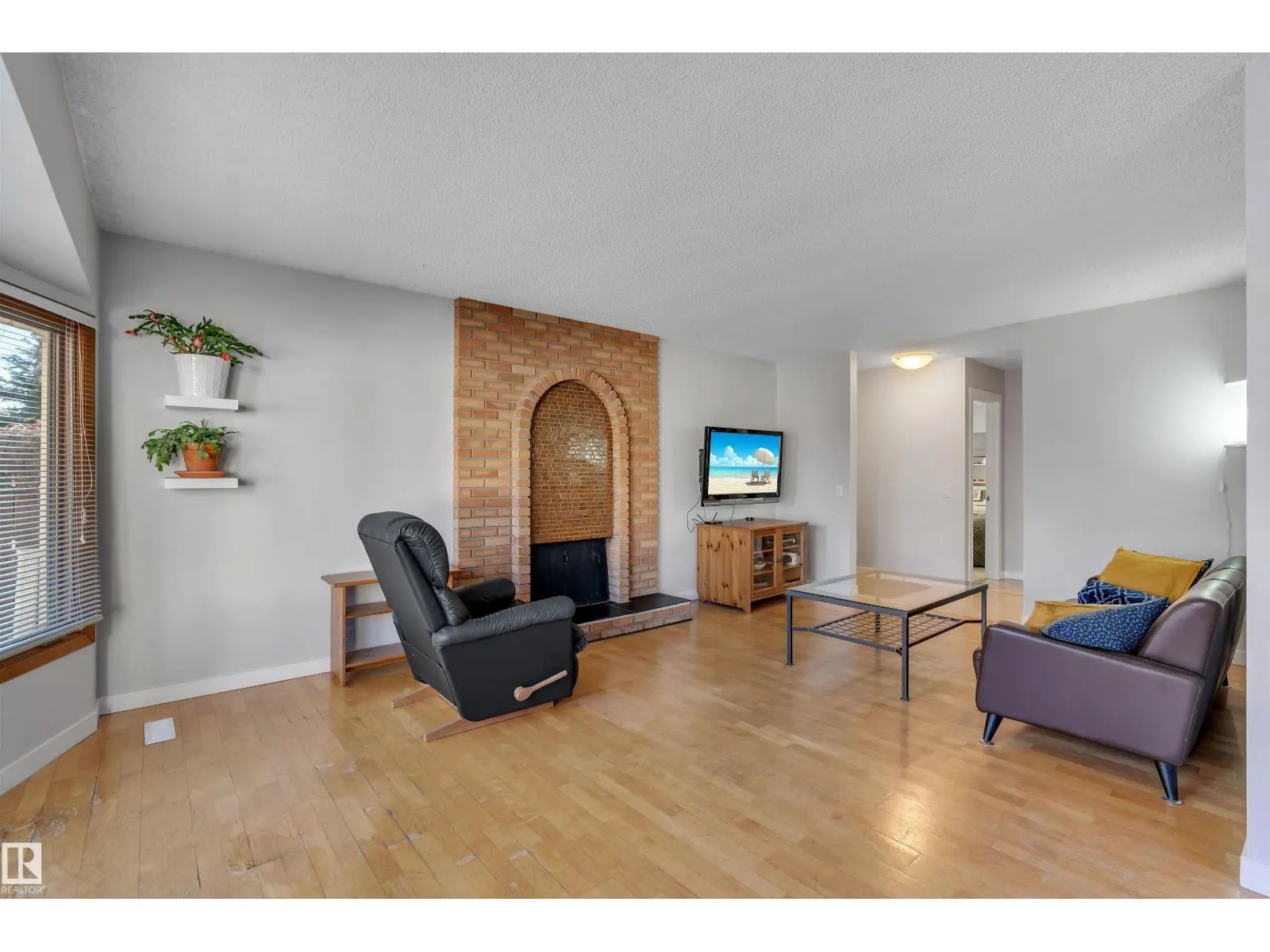 232 Rachview PL NW