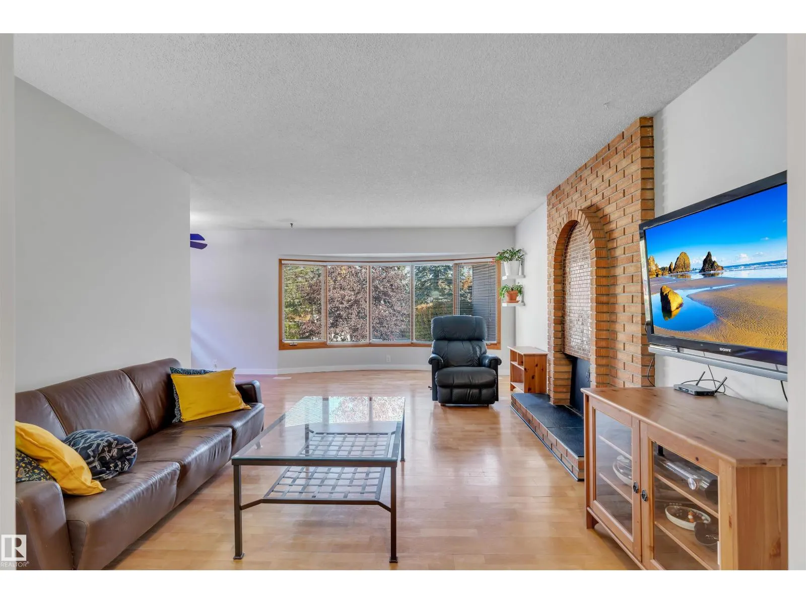 232 Rachview PL NW