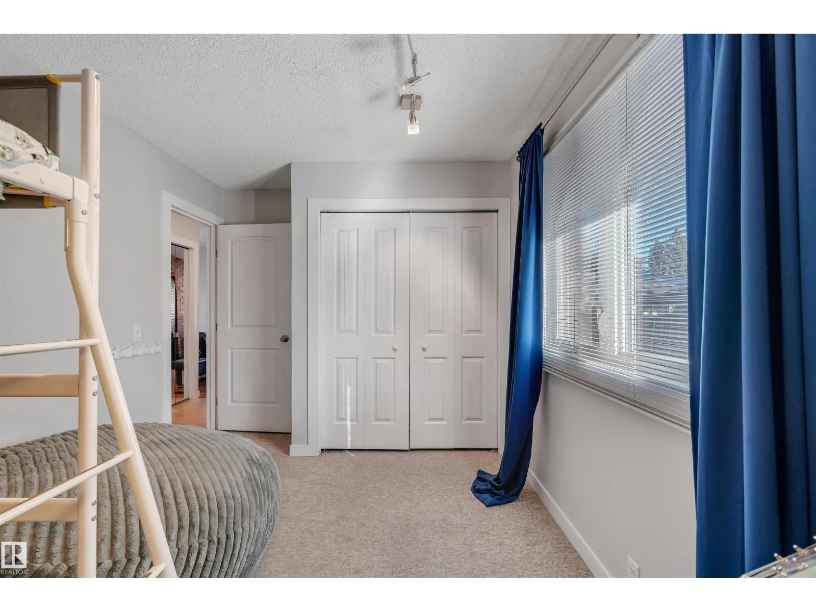232 Rachview PL NW