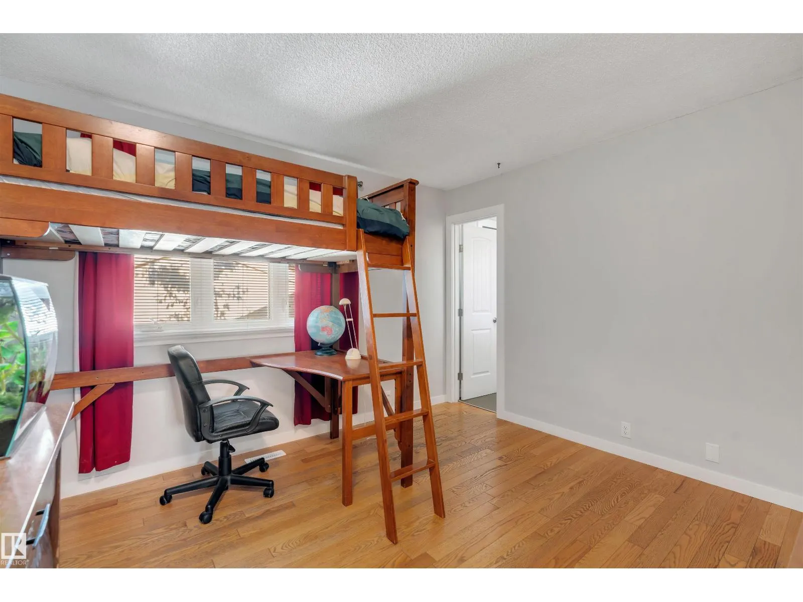 232 Rachview PL NW