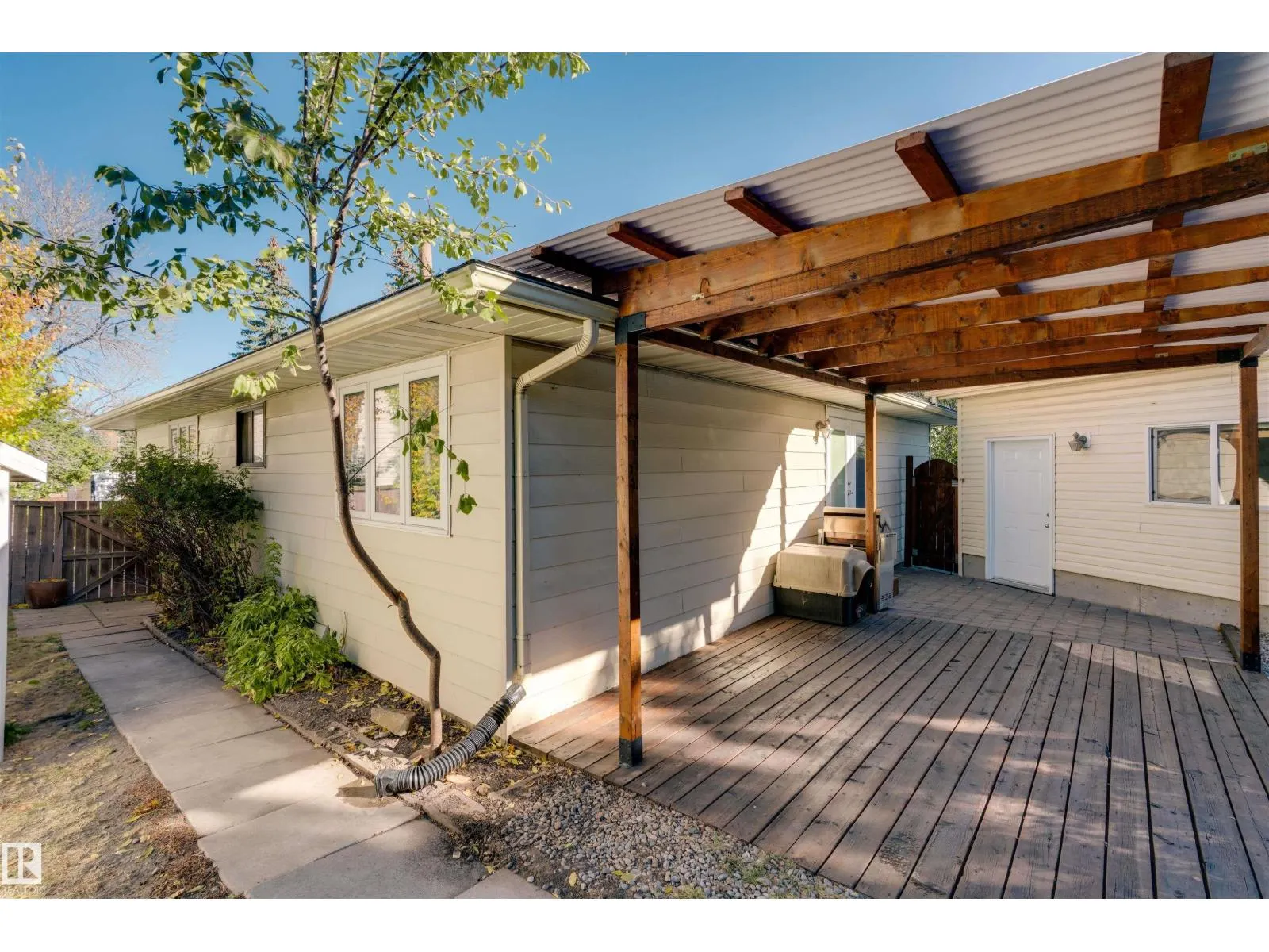 232 Rachview PL NW
