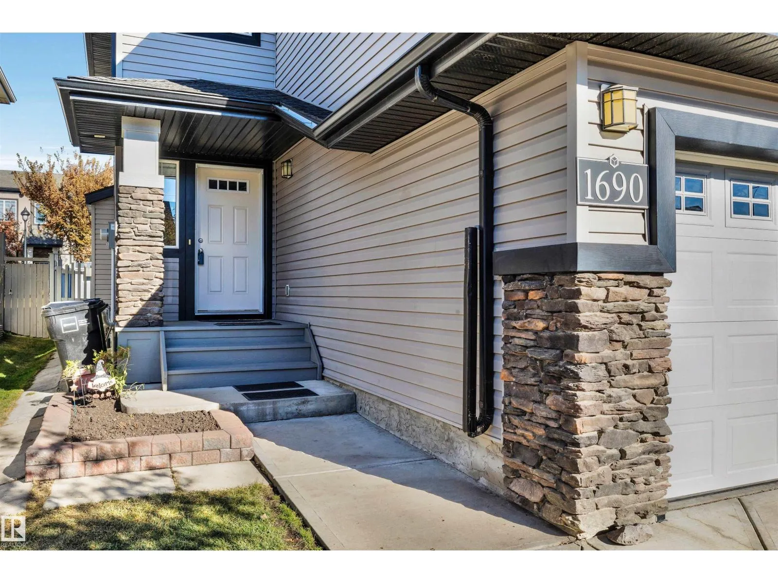 1690 CUNNINGHAM WY SW