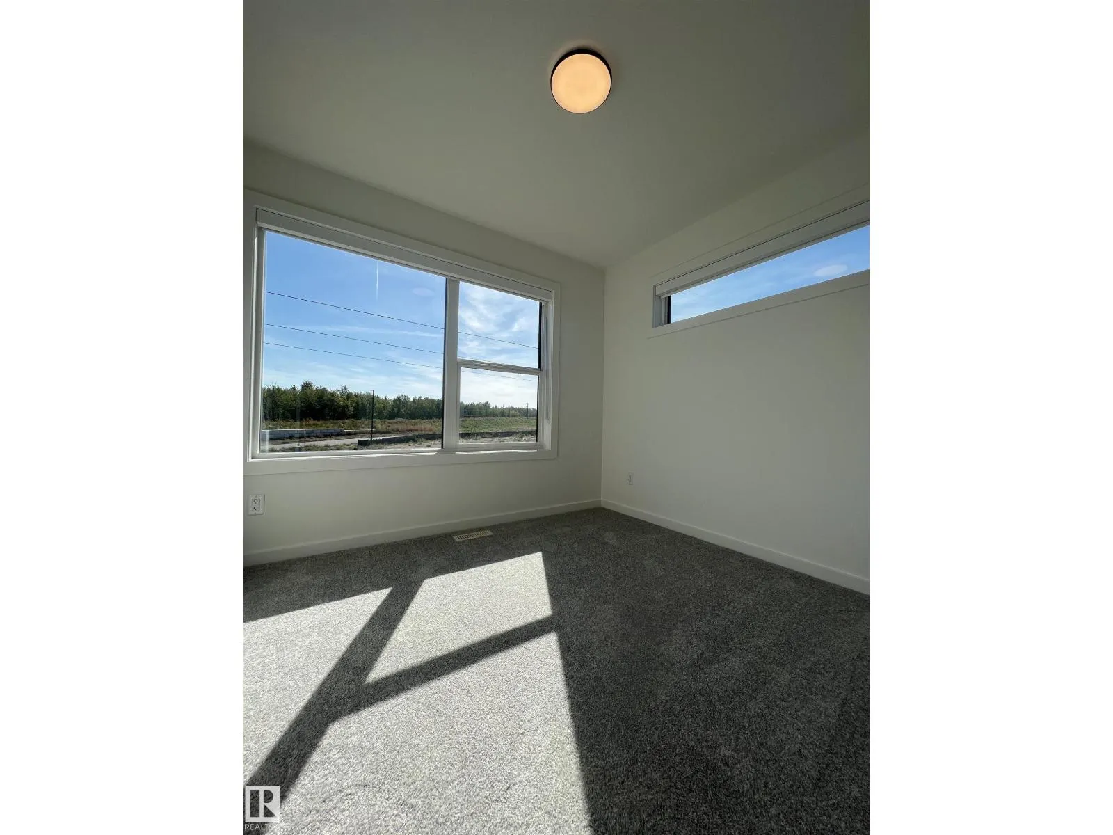 #4 5 RONDEAU DR
